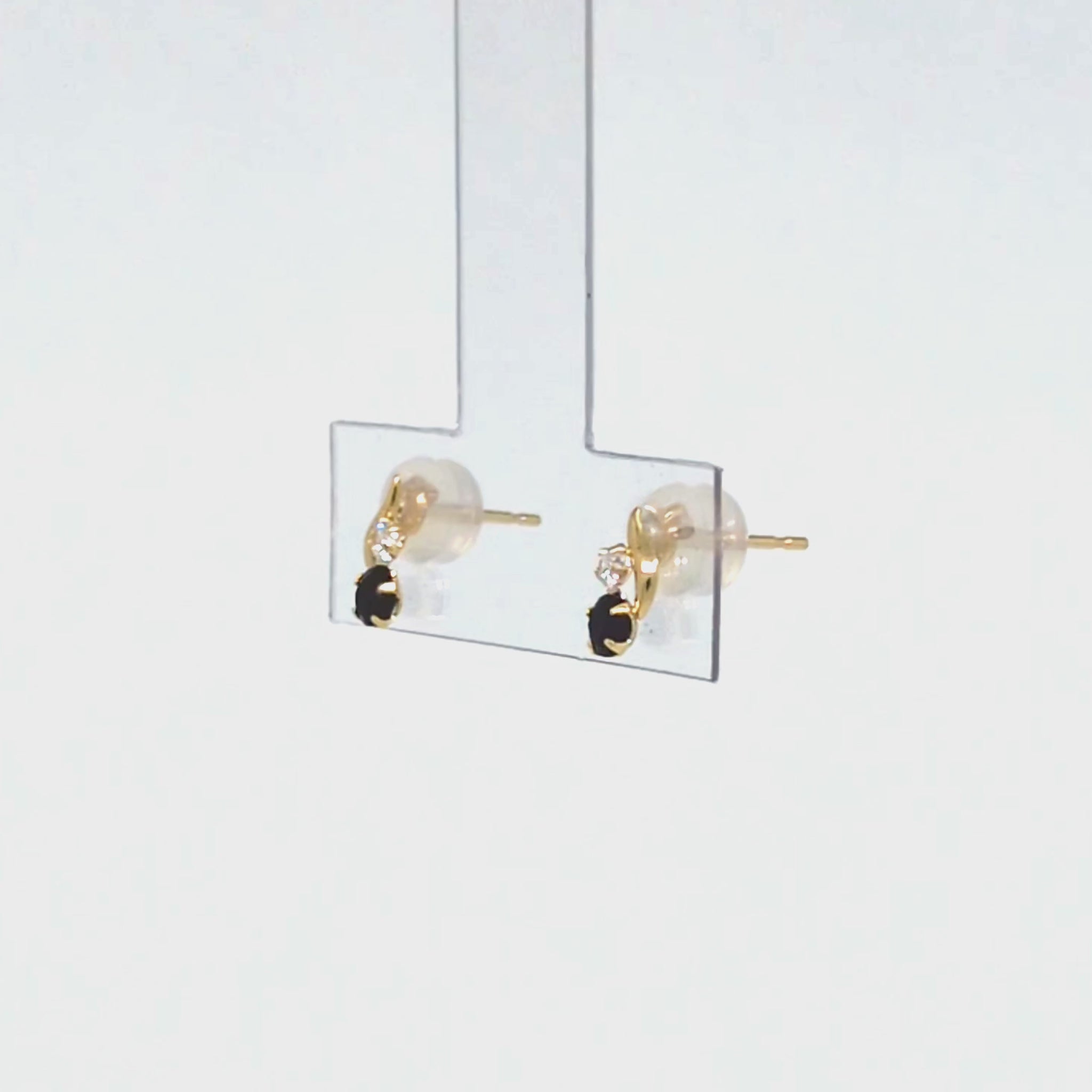 [WEB Exclusive] 10K Onyx Simple Earrings (Yellow Gold) - Product Video