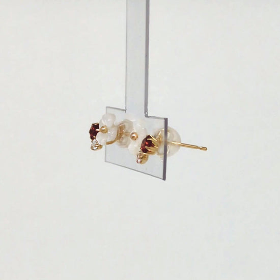 18K/10K White Shell Garnet Flower Stud Earrings (Yellow Gold) - Product Video