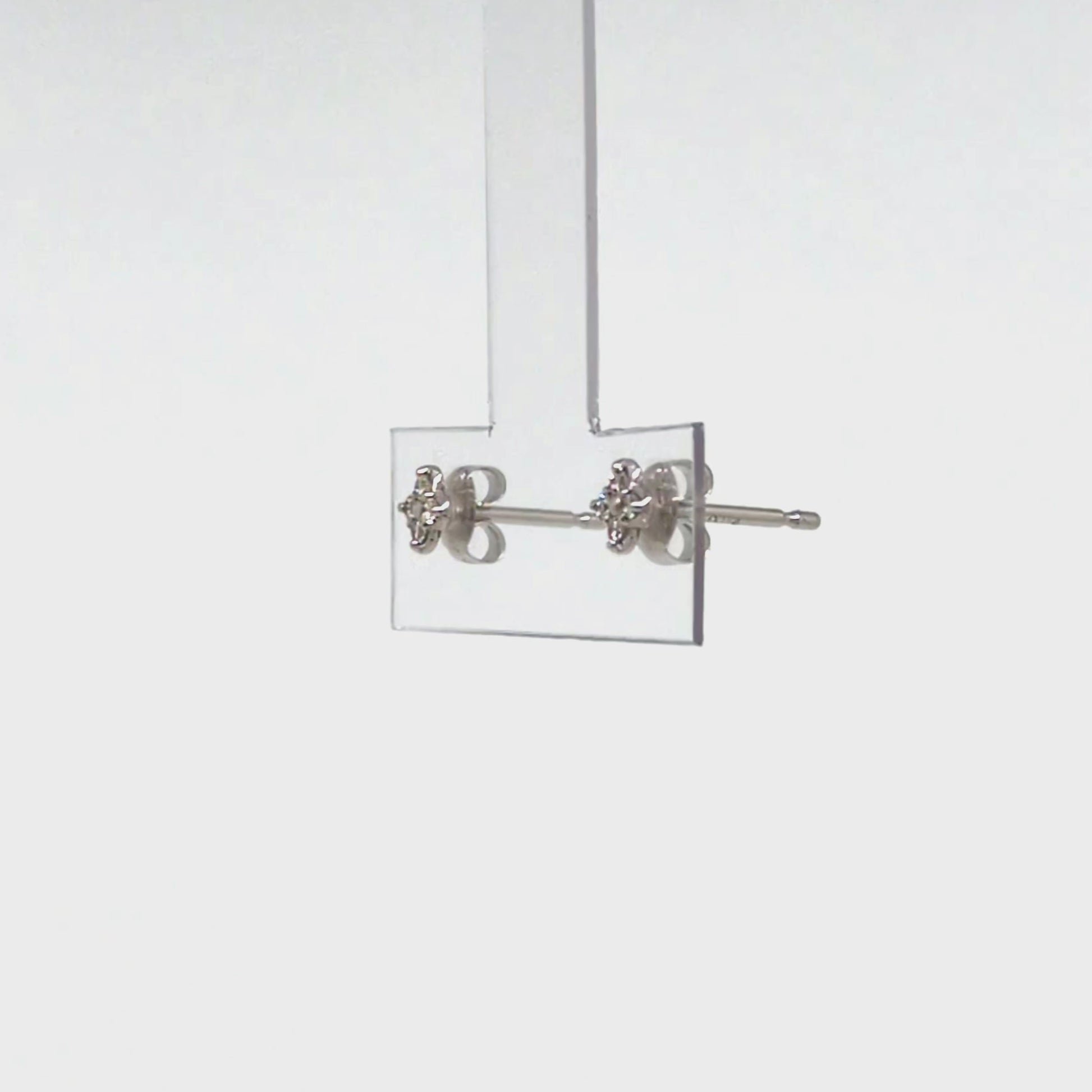 [Second Earrings] Platinum 0.08ct Diamond Flower Earrings - Product Video