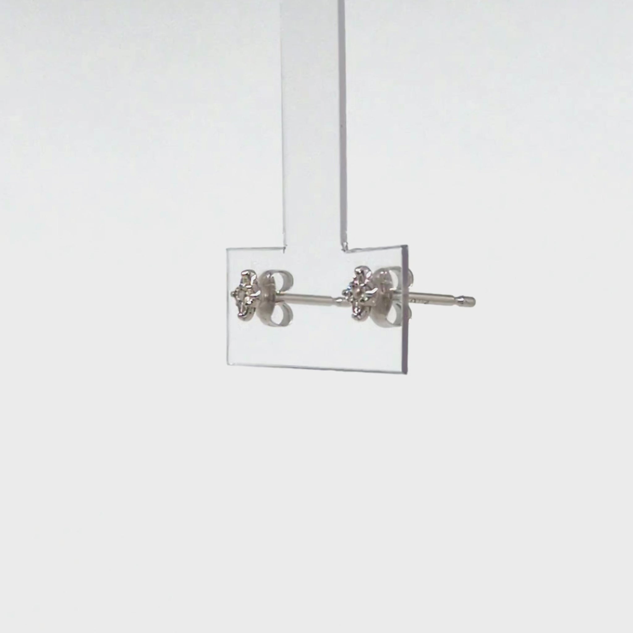 [Second Earrings] Platinum 0.08ct Diamond Flower Earrings - Product Video