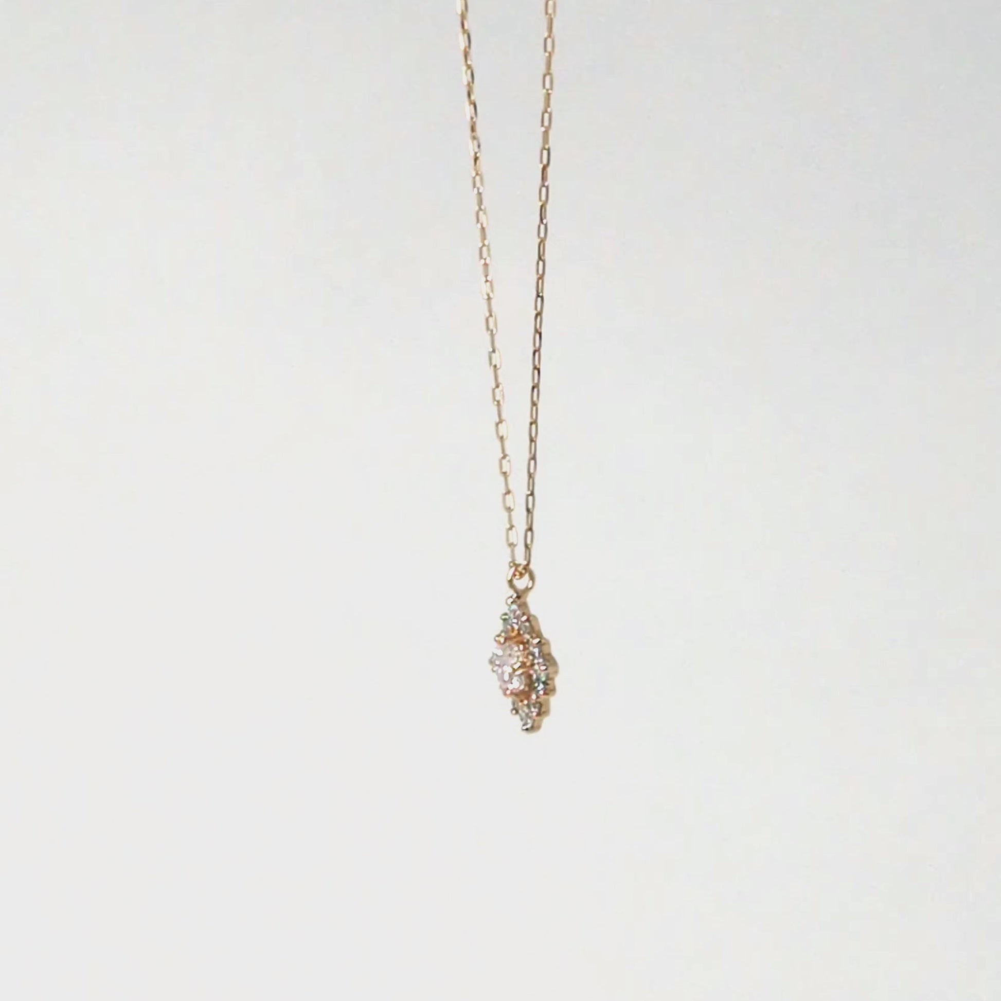 10K Moissanite Necklace [Birth of the Galaxy] (Yellow Gold) - Product Video