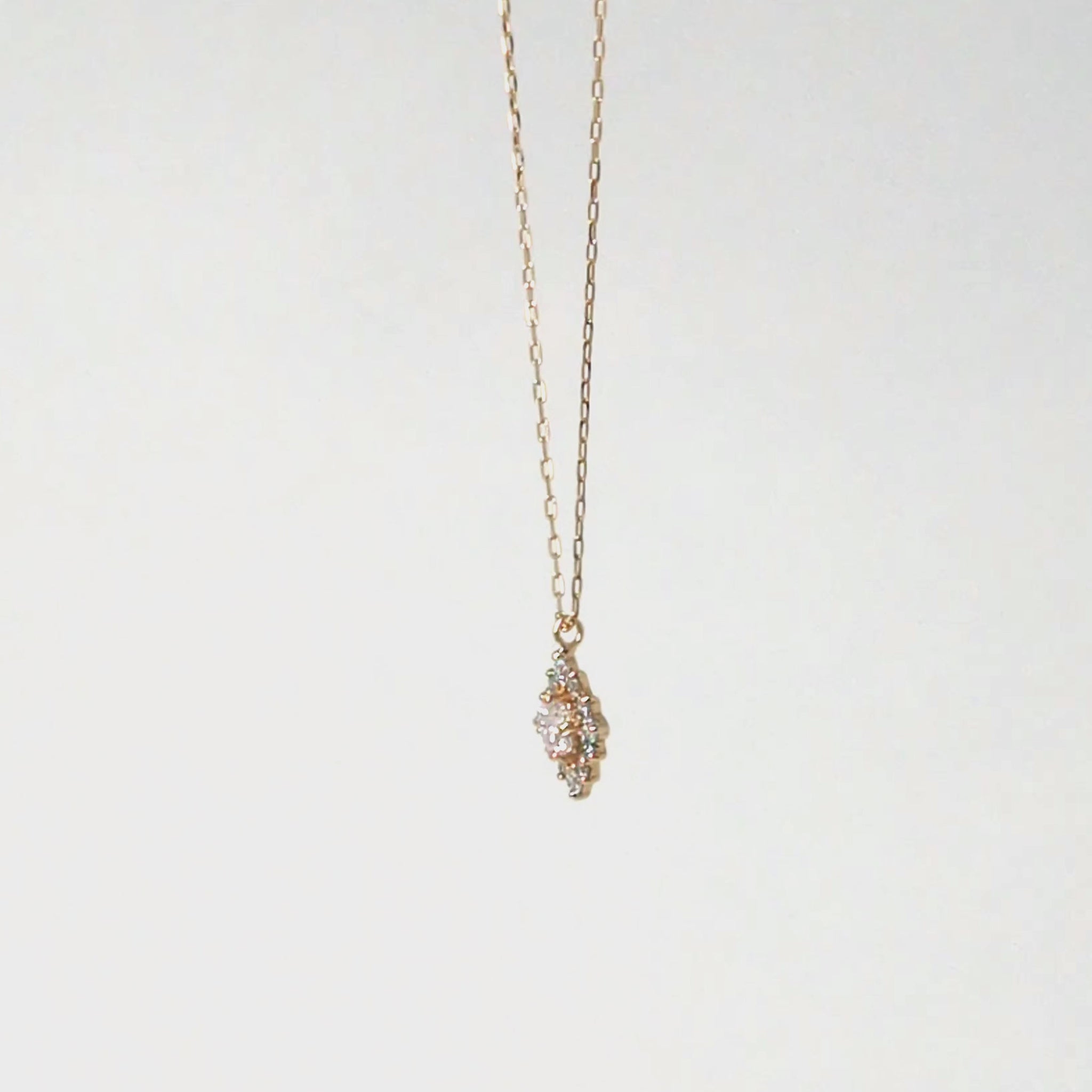 10K Moissanite Necklace [Birth of the Galaxy] (Yellow Gold) - Product Video