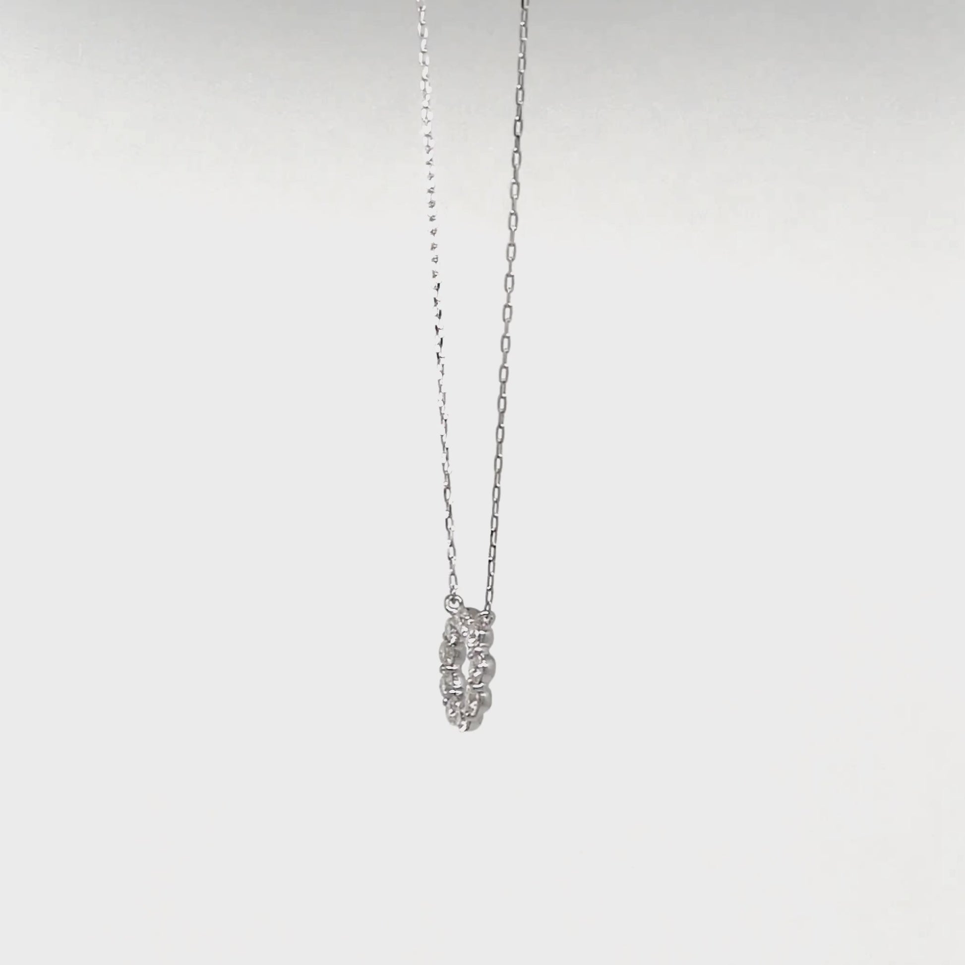 10K Moissanite Circle Flower Necklace (White Gold) - Product Video