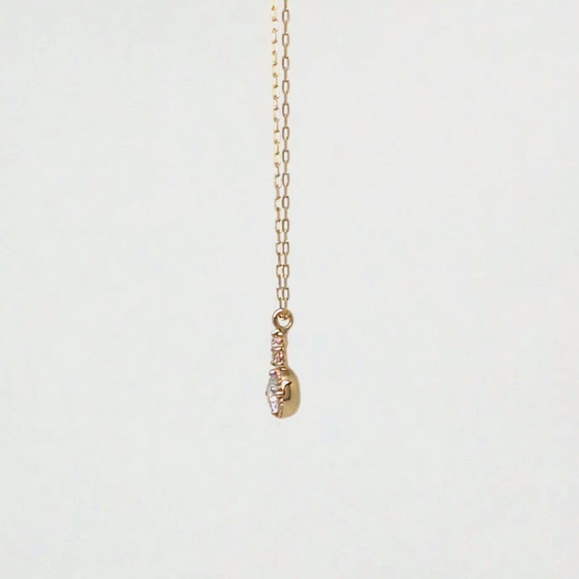 10K Moissanite Milgrain Shining Necklace (Yellow Gold) - Product Video