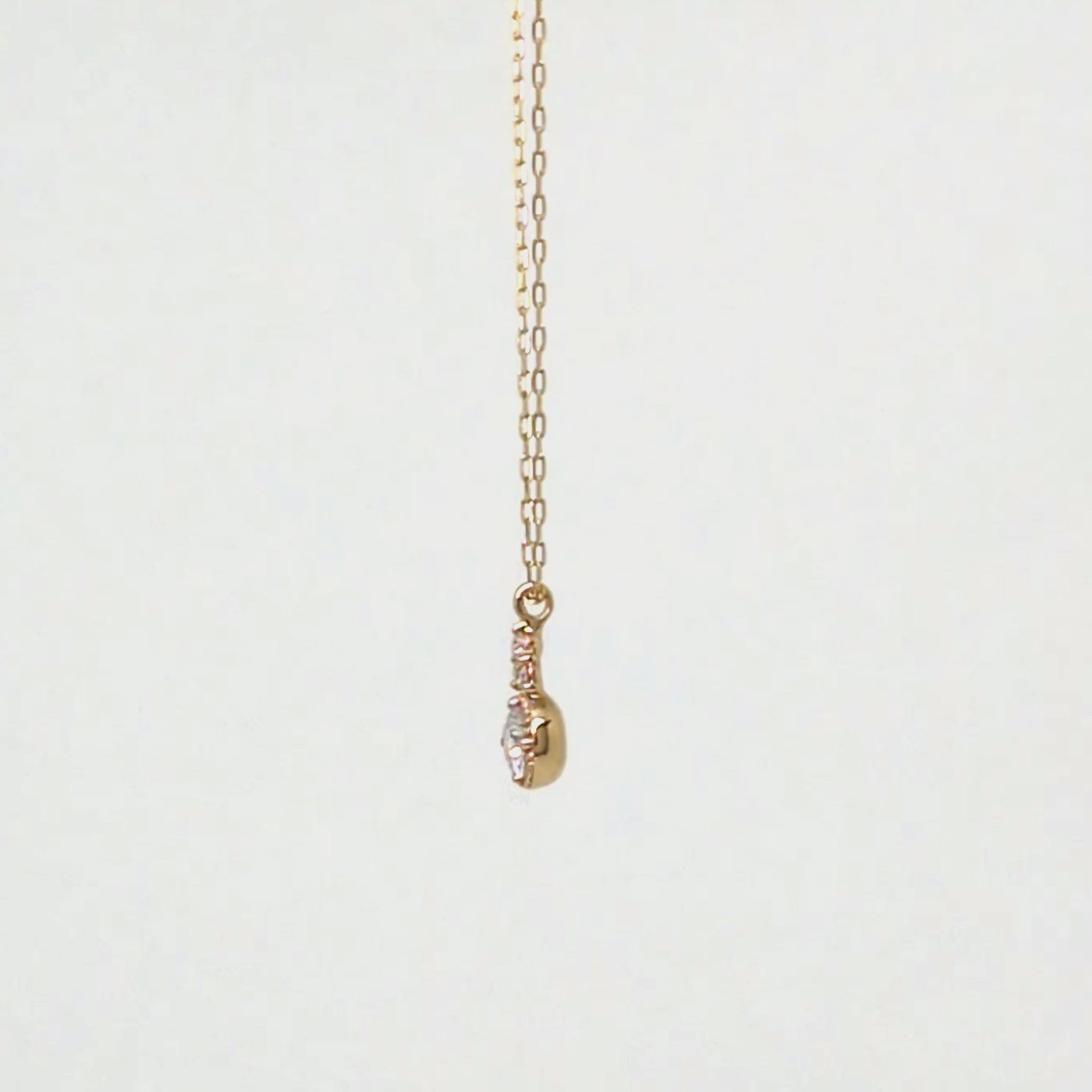 10K Moissanite Milgrain Shining Necklace (Yellow Gold) - Product Video