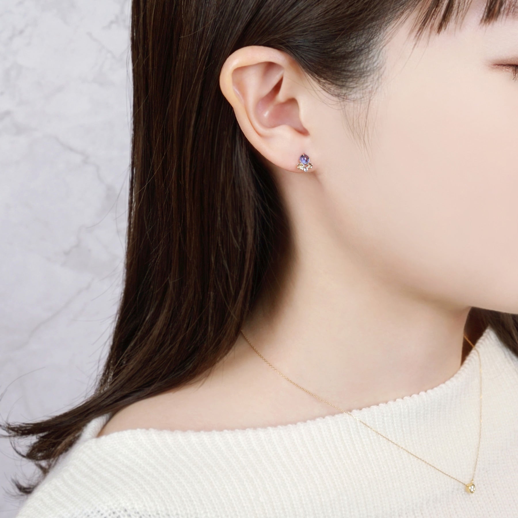 [Birth Flower Jewelry] March Forget-me-not Earrings (Yellow Gold) - Model Image