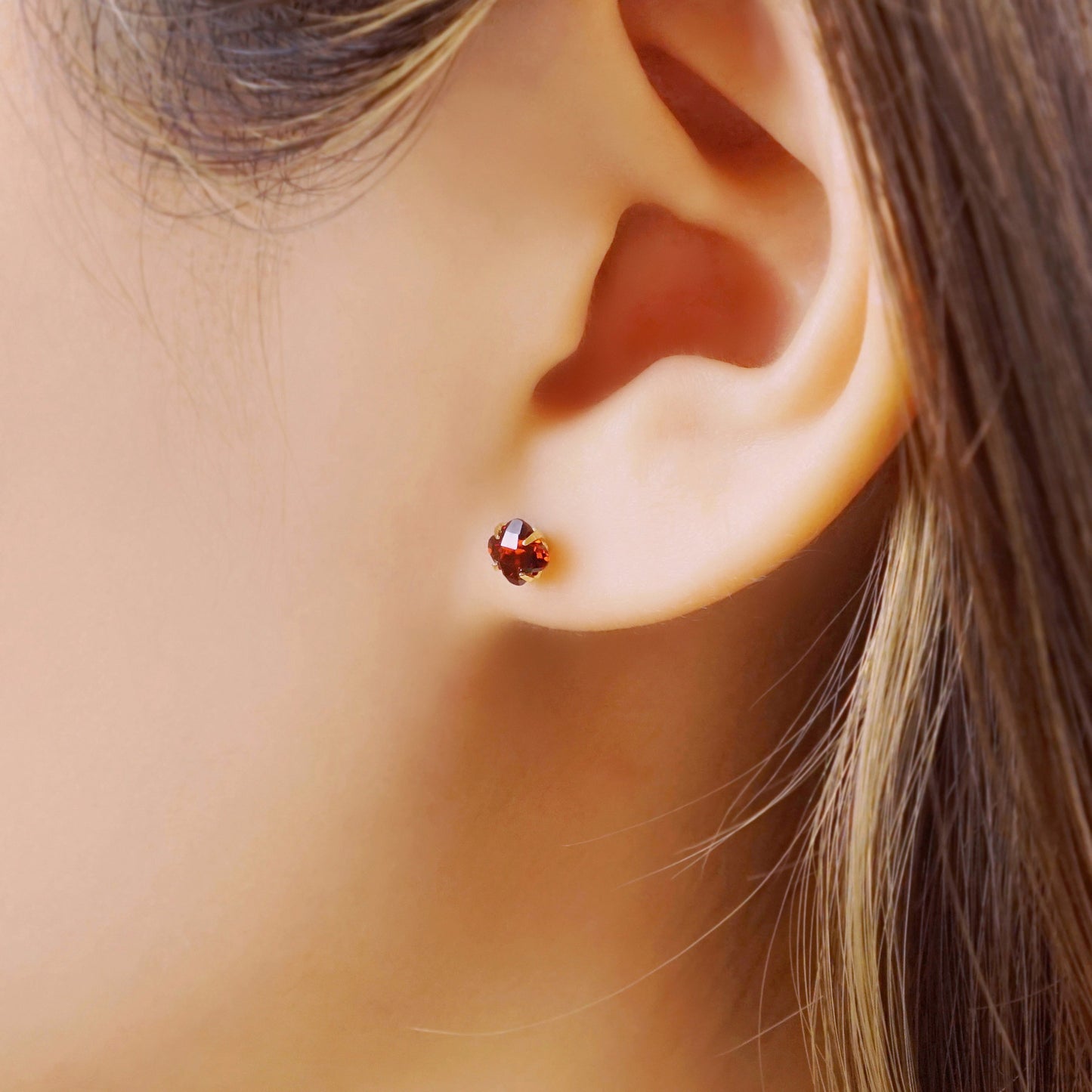 [Second Earrings] 18K Yellow Gold Lily-Cut Garnet Earrings - Model Image