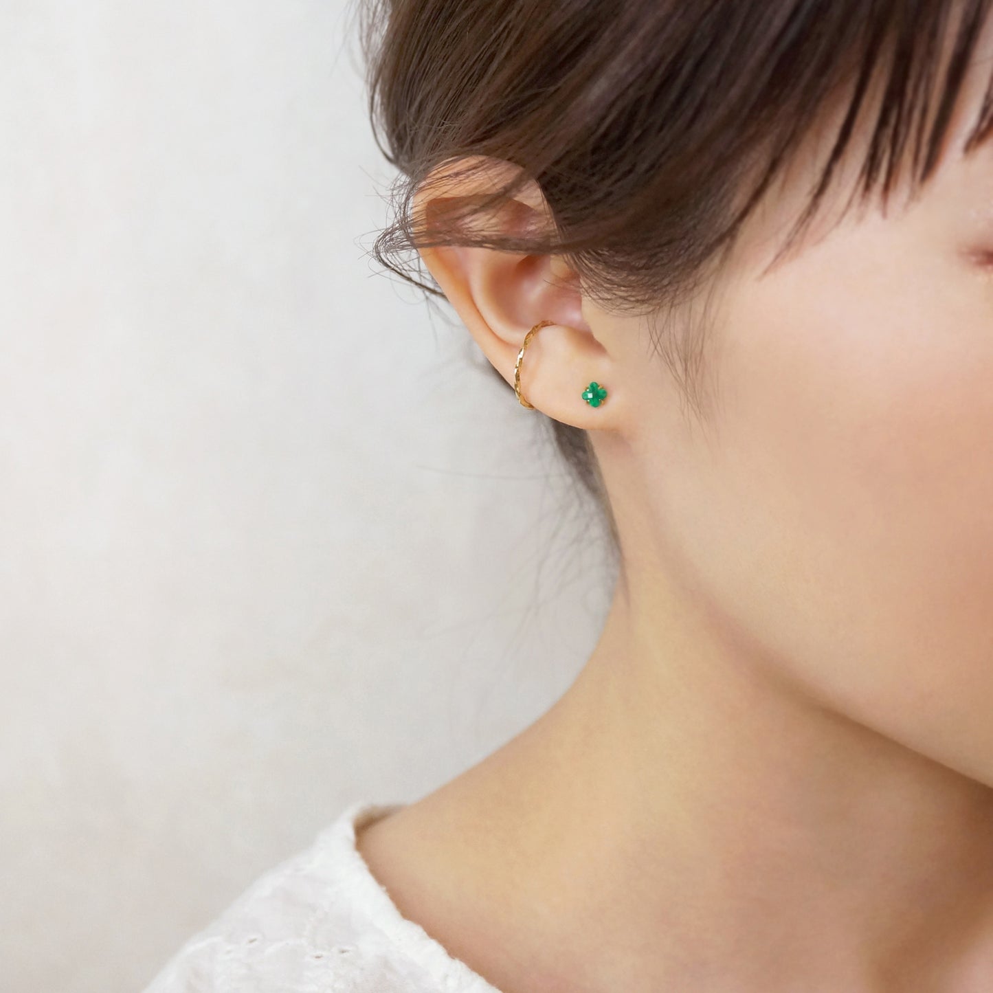 [Second Earrings] 18K Yellow Gold Lily Cut Green Agate Earrings - Model Image
