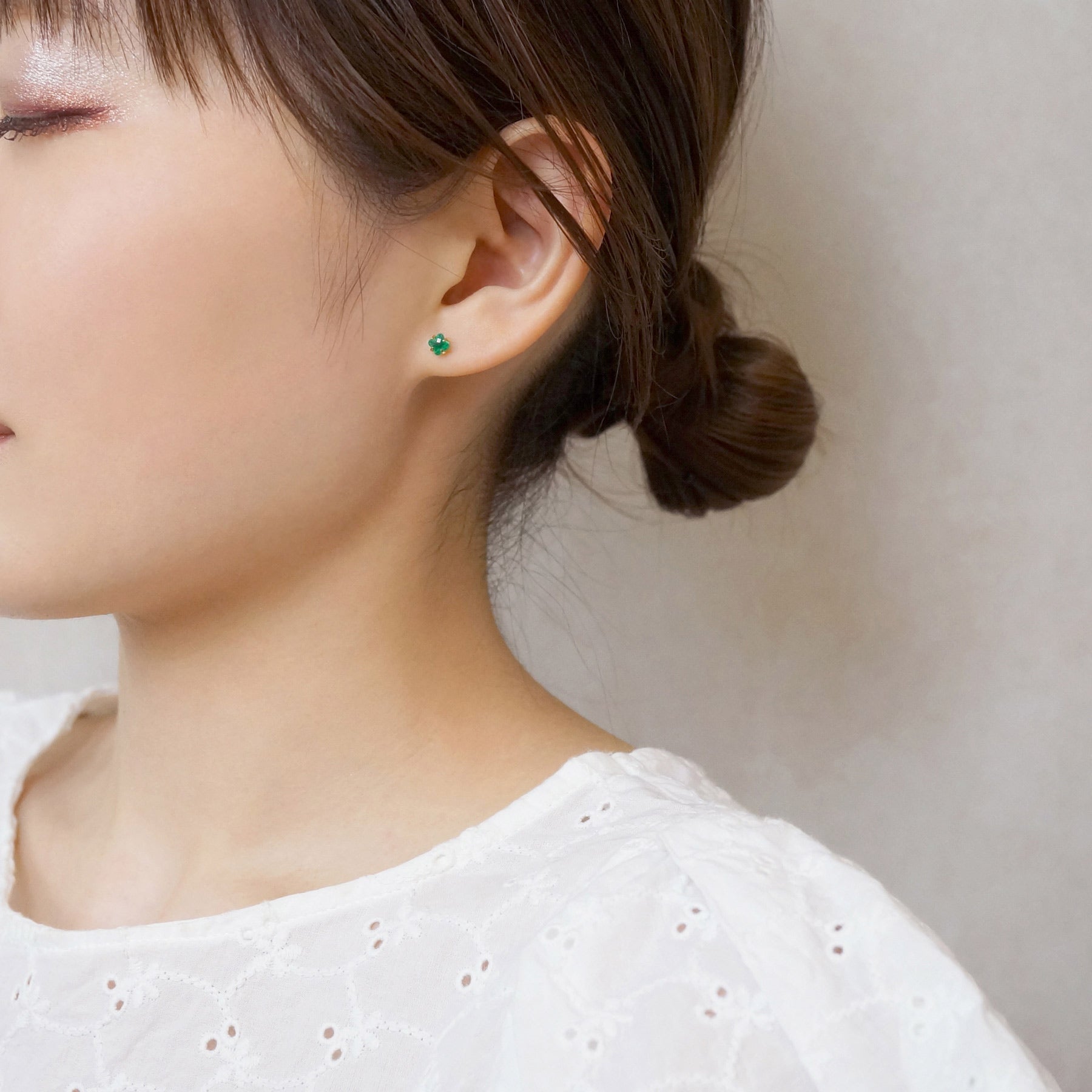 [Second Earrings] 18K Yellow Gold Lily Cut Green Agate Earrings - Model Image