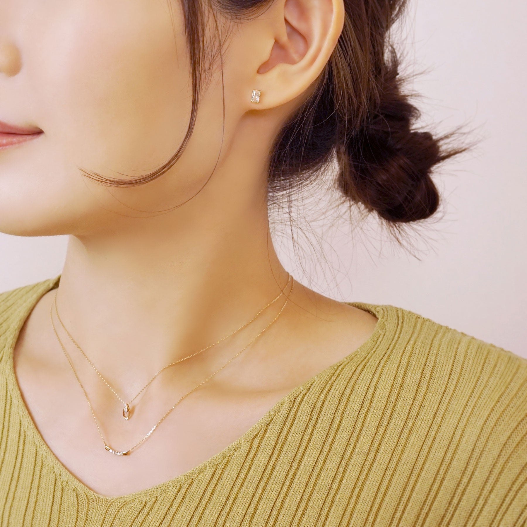 [Second Earrings] 18K Yellow Gold Cubic Zirconia Bucket Cut Earrings - Model Image