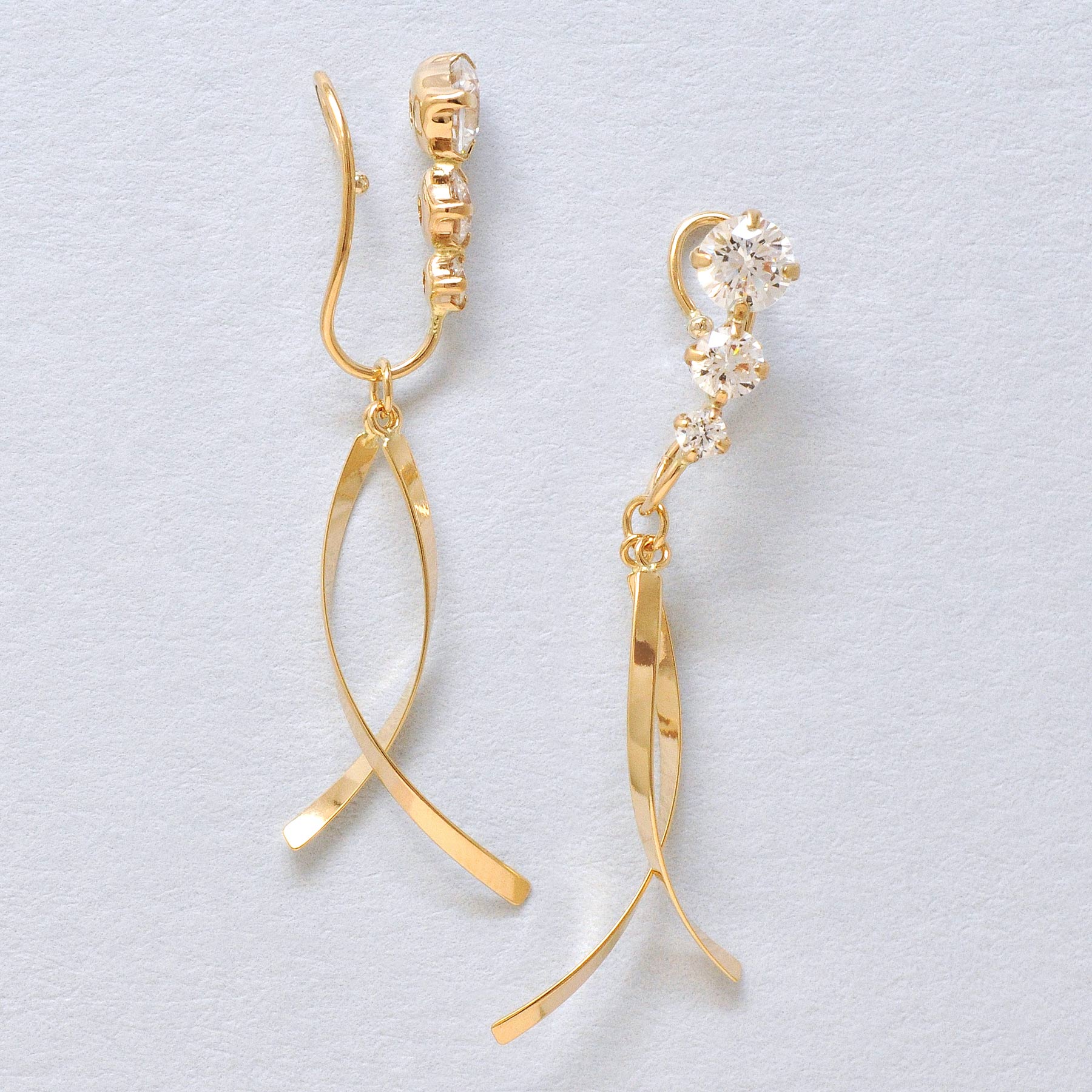 [Airy Clip-On Earrings] Twisted Swinging Earrings (10K Yellow Gold) - Product Image