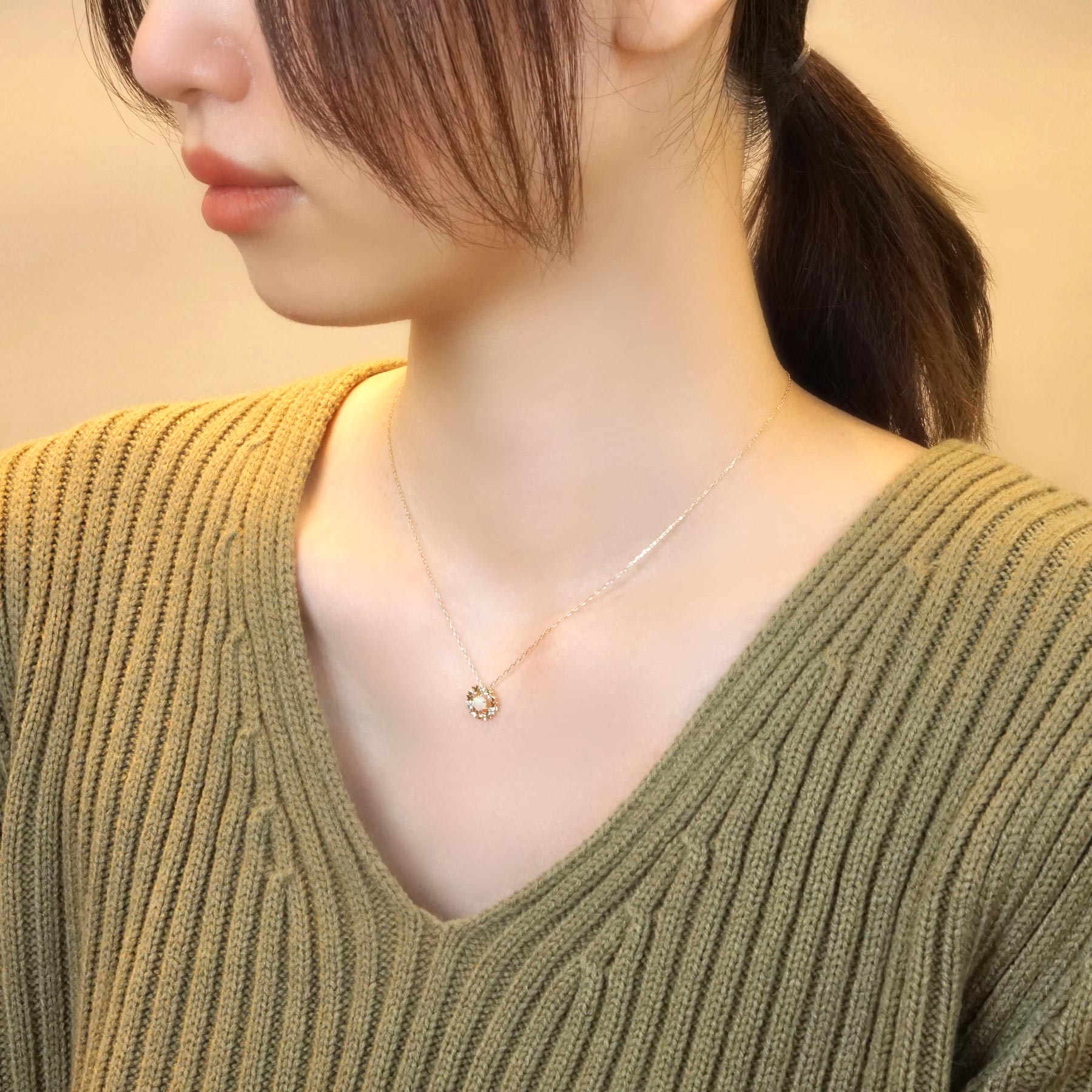 [Birth Flower Jewelry] October Fragrant Olive Necklace - Model Image