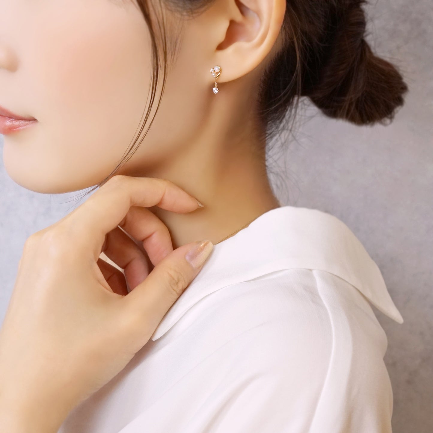18K/10K Yellow Gold Swaying Opal Earrings - Model Image