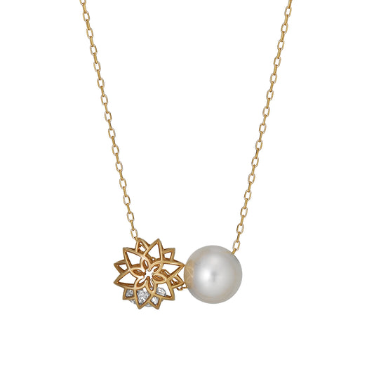 [Pannier] 10K Yellow Gold Pearl Flower Shaped Necklace - Product Image