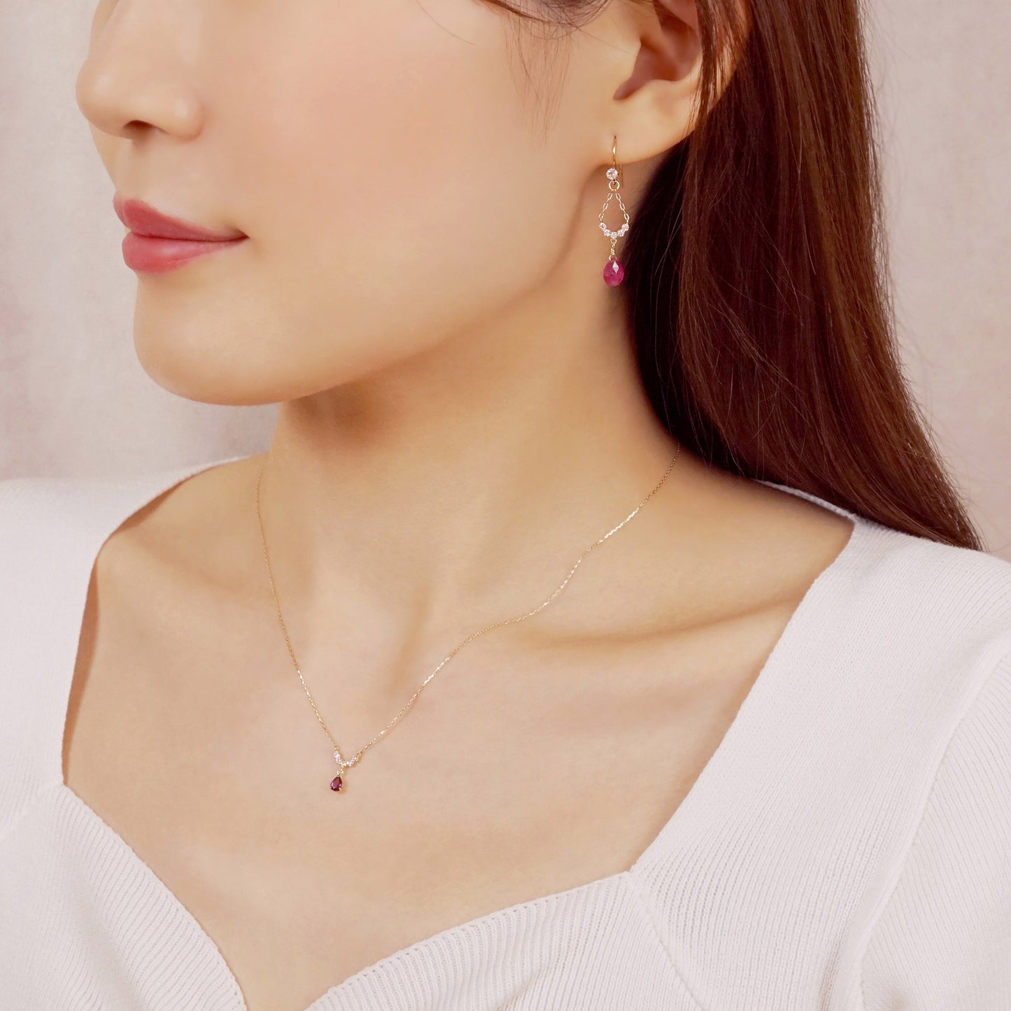 [Palette] 10K Yellow Gold Ruby Charms - Model Image
