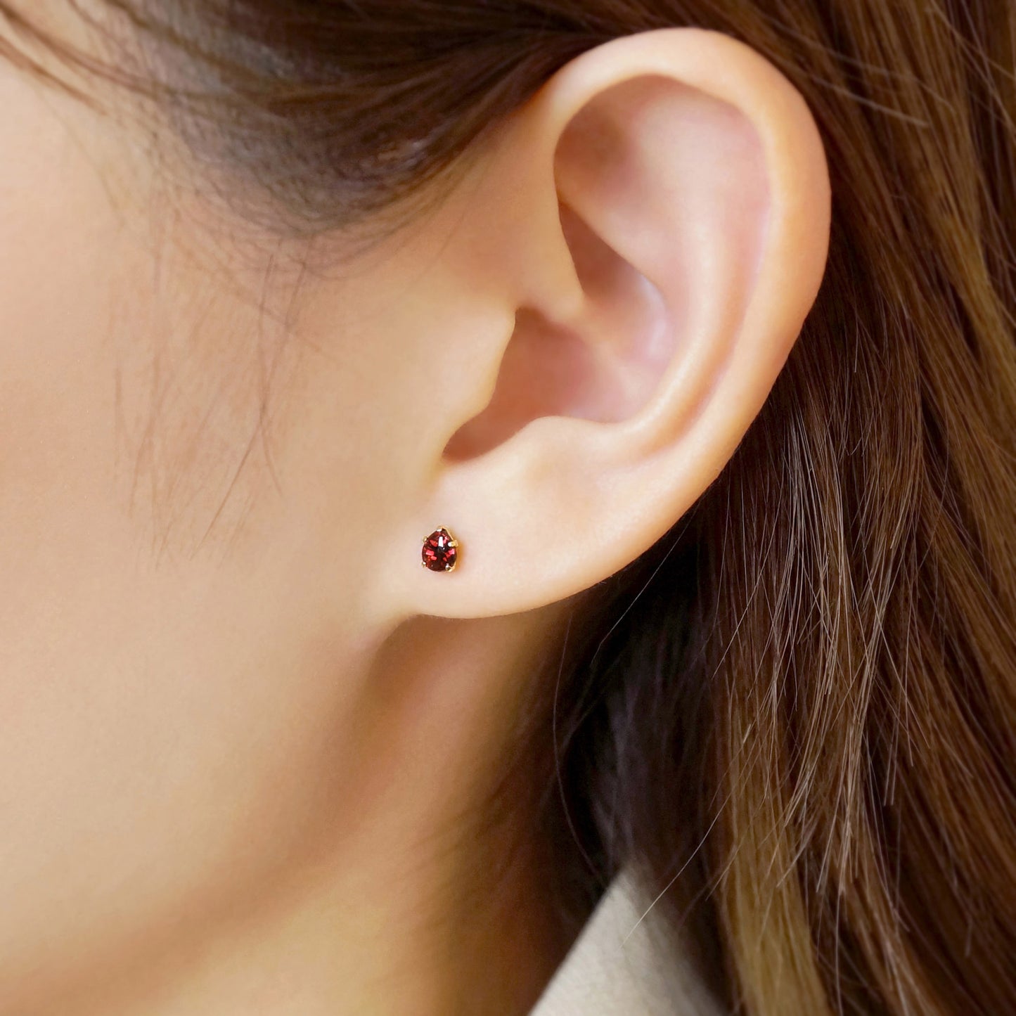 [Second Earrings] 18K Yellow Gold Garnet Drop Earrings - Model Image