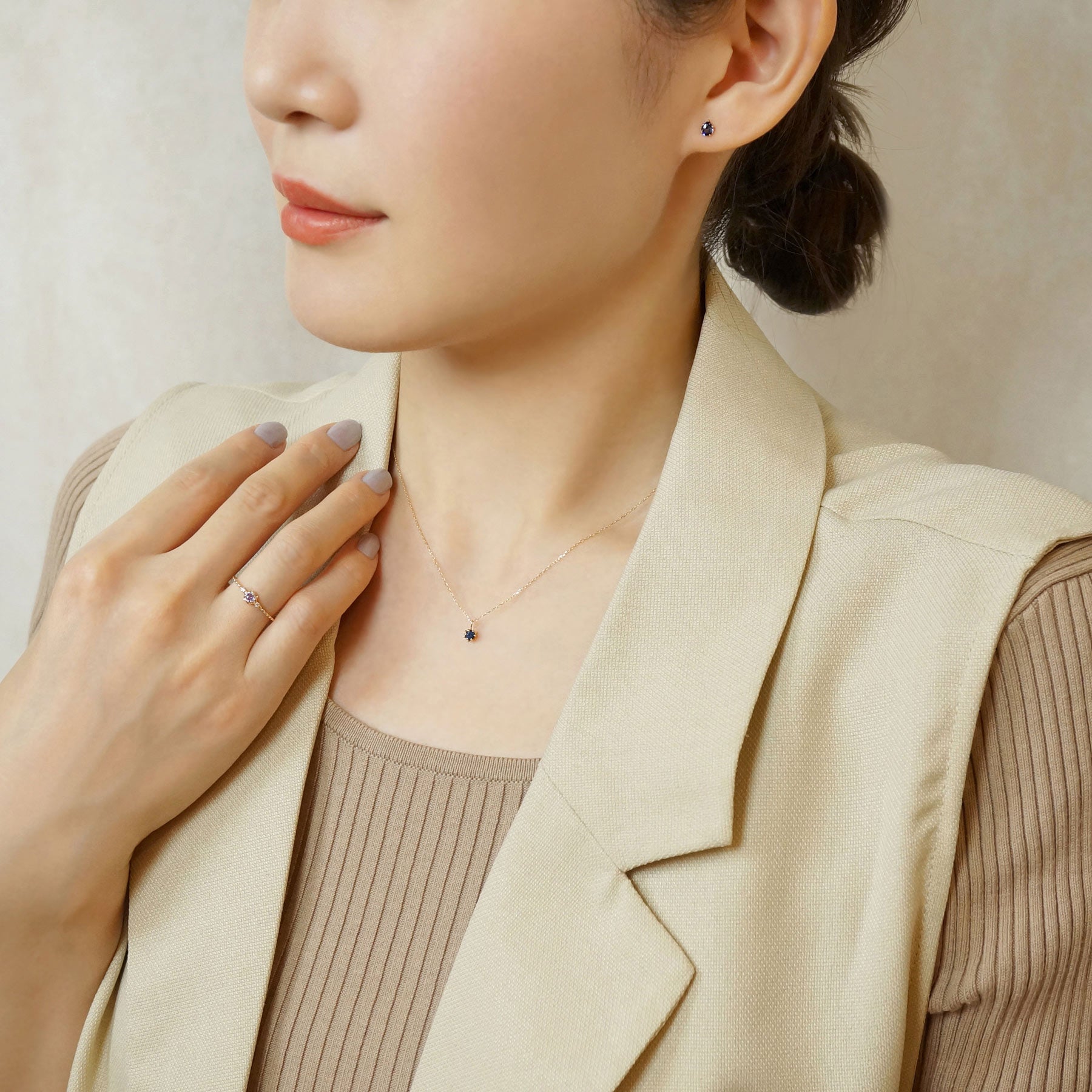 [Second Earrings] 18K Yellow Gold Iolite Drop Earrings - Model Image