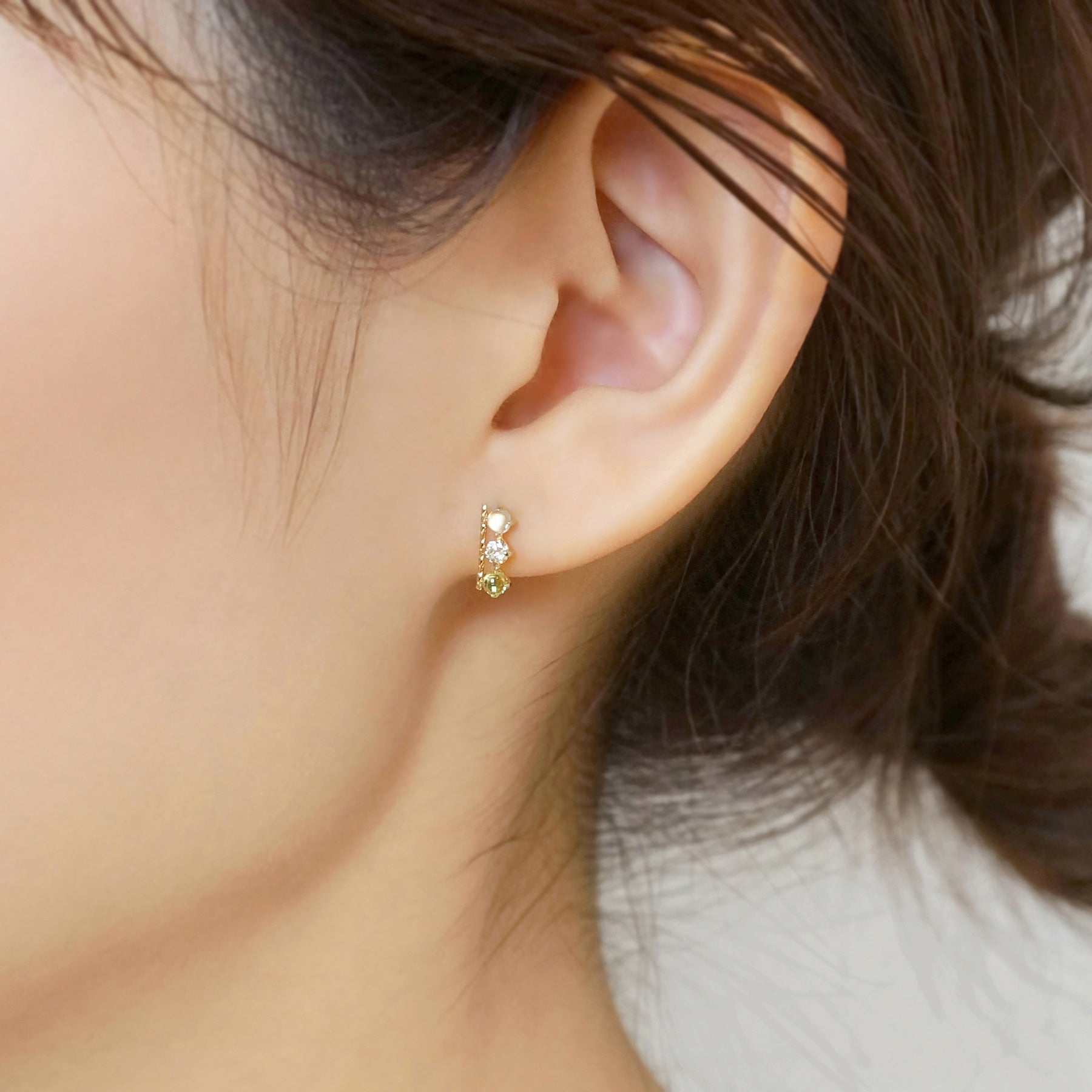 18K/10K Yellow Gold Peridot 3-Stone Bar Earrings - Model Image