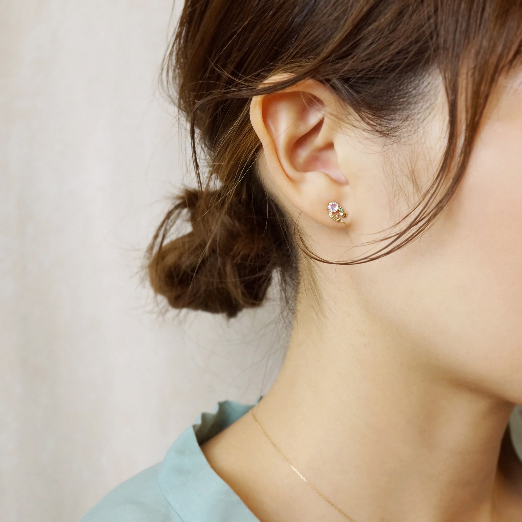 [Birth Flower Jewelry] May - Lily of The Valley Earrings (18K/10K Yellow Gold) - Model Image