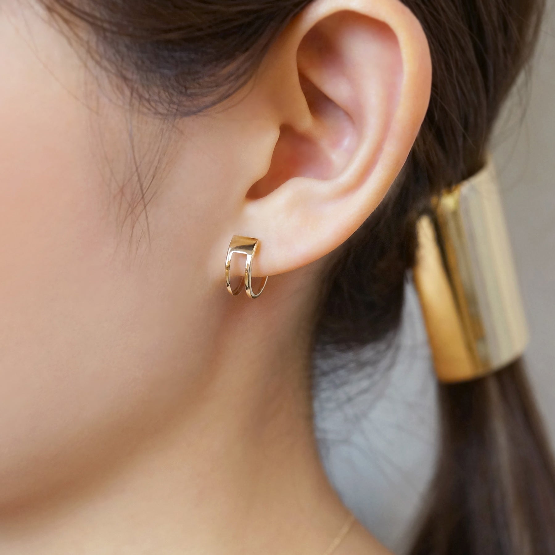 18K/10K Yellow Gold Open Design Hoop Earrings - Model Image