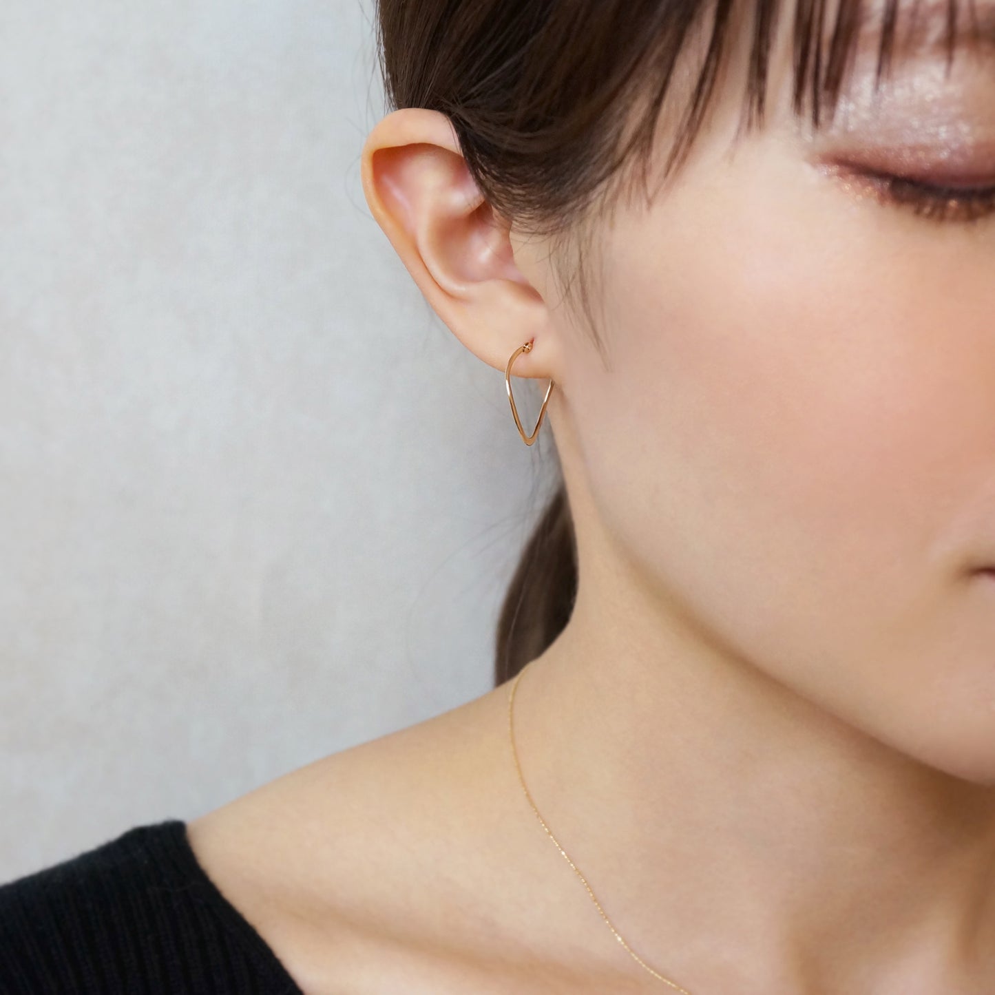 18K/10K Yellow Gold Wave Hoop Earrings - Model Image