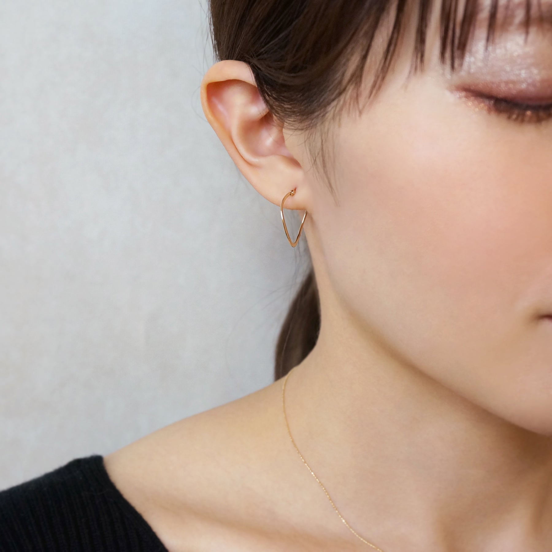 18K/10K Yellow Gold Wave Hoop Earrings - Model Image