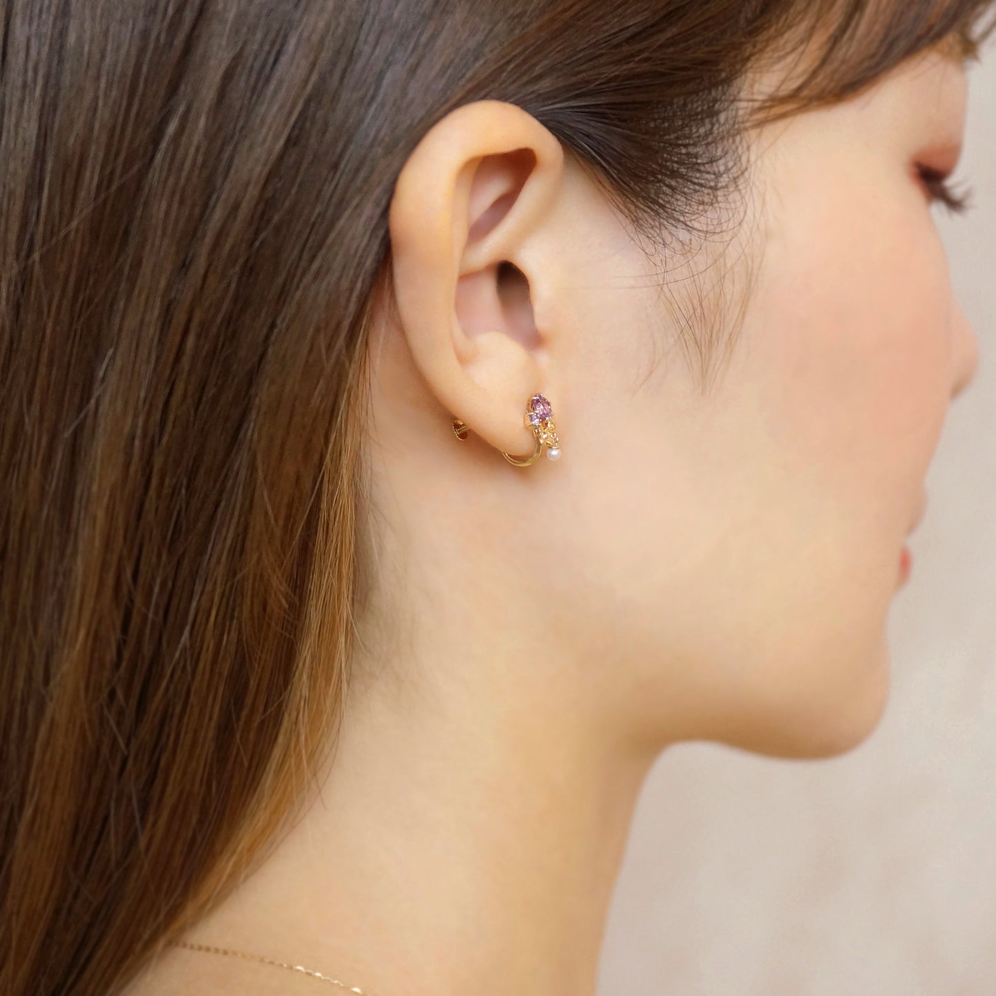 [Birth Flower Jewelry] June Hydrangea Earrings - Model Image