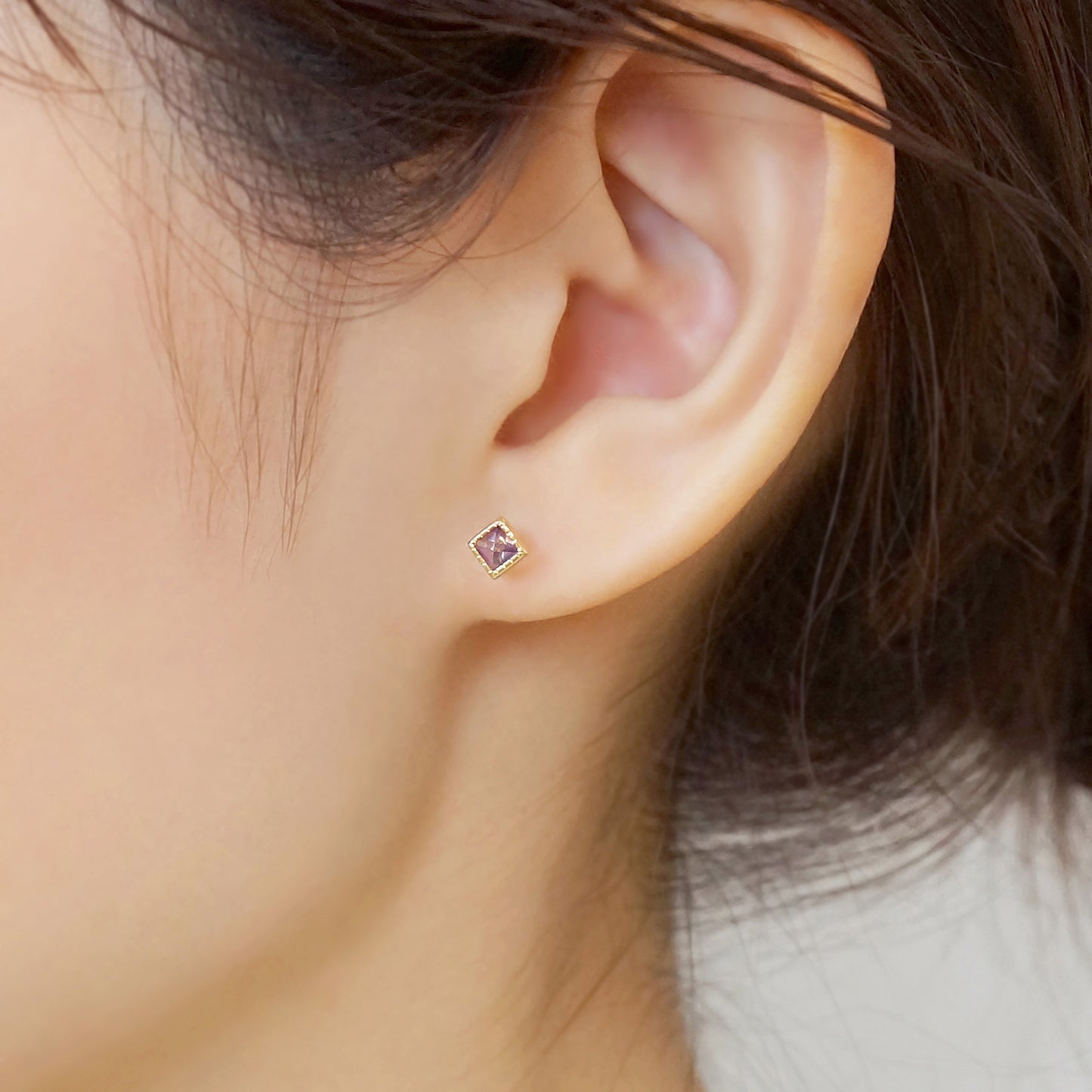 [Second Earrings] 18K Yellow Gold Light Amethyst Pyramidal Cut Earrings - Model Image