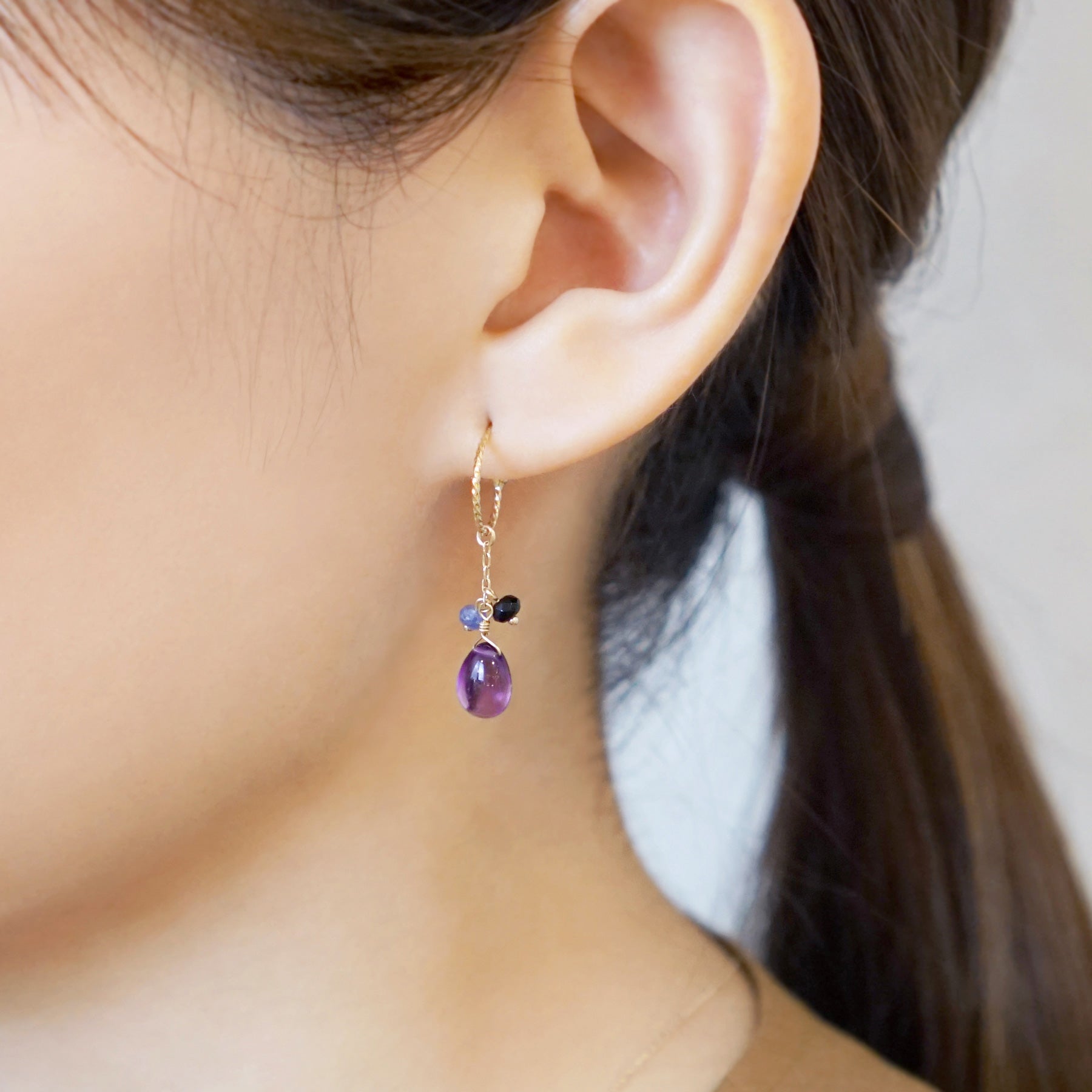 [Palette] 10K Yellow Gold Amethyst Charms - Model Image