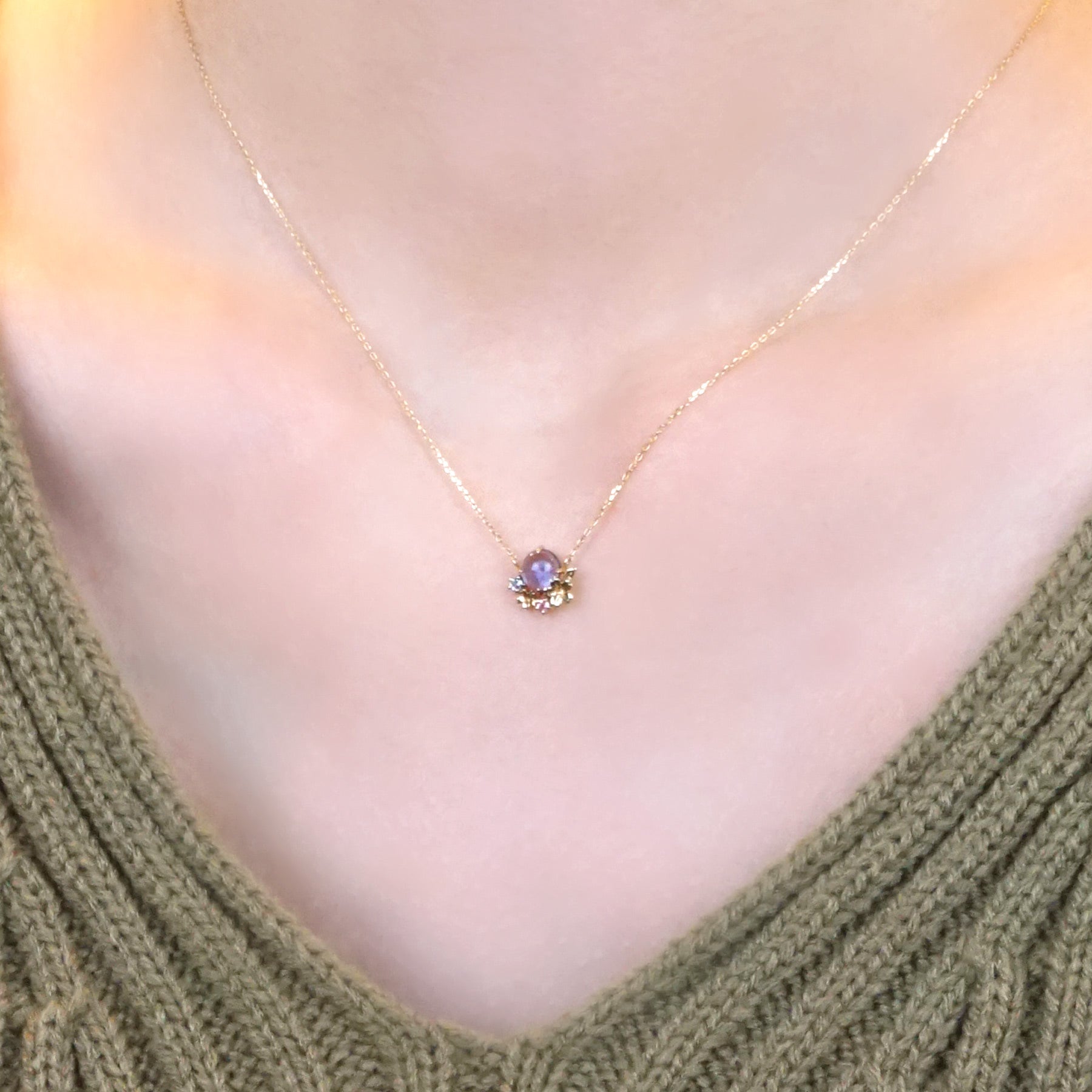 [Birth Flower Jewelry] March Forget-me-not Necklace - Model Image