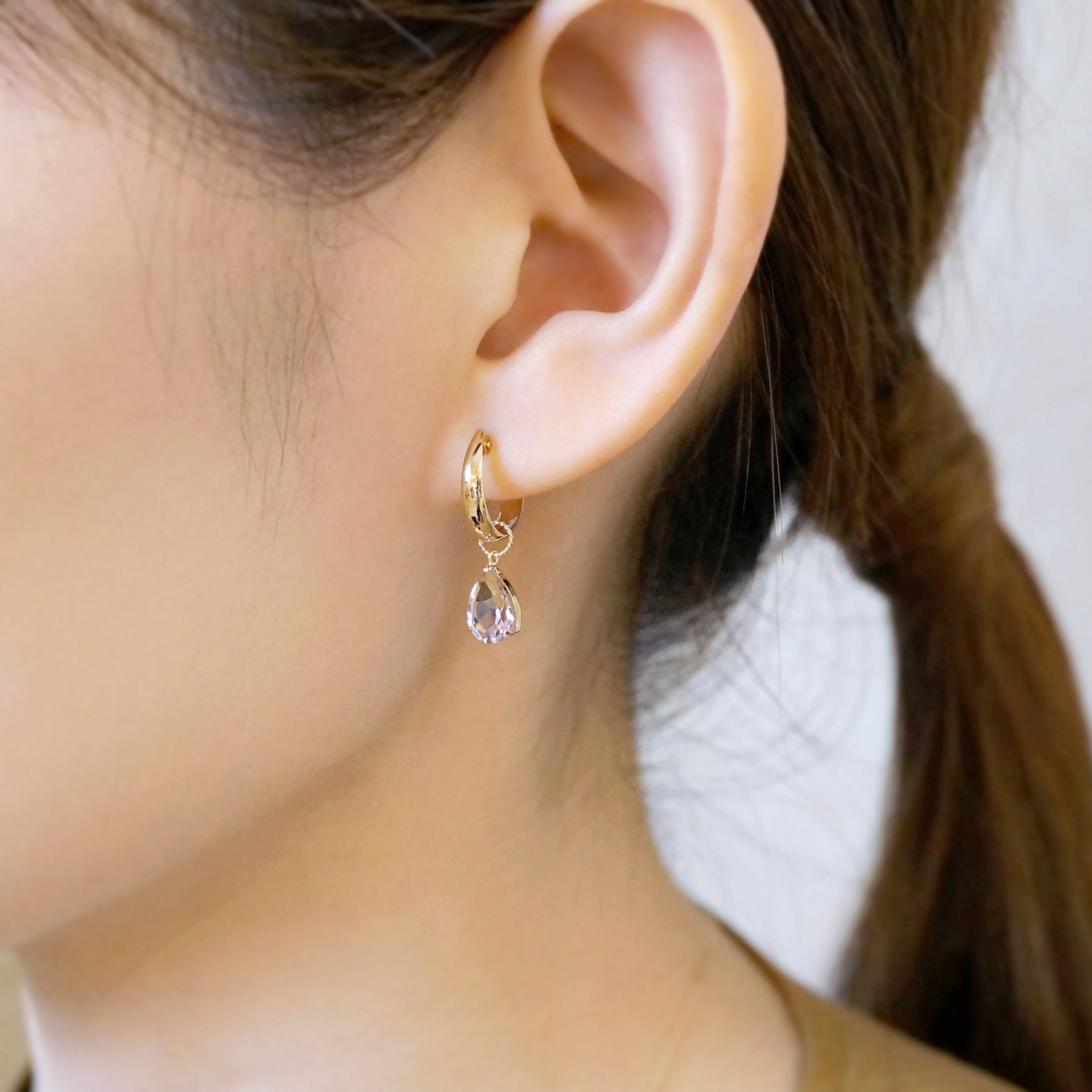 [Palette] 10K Yellow Gold Ametrine Drop Charms For Hoop Earrings - Model Image