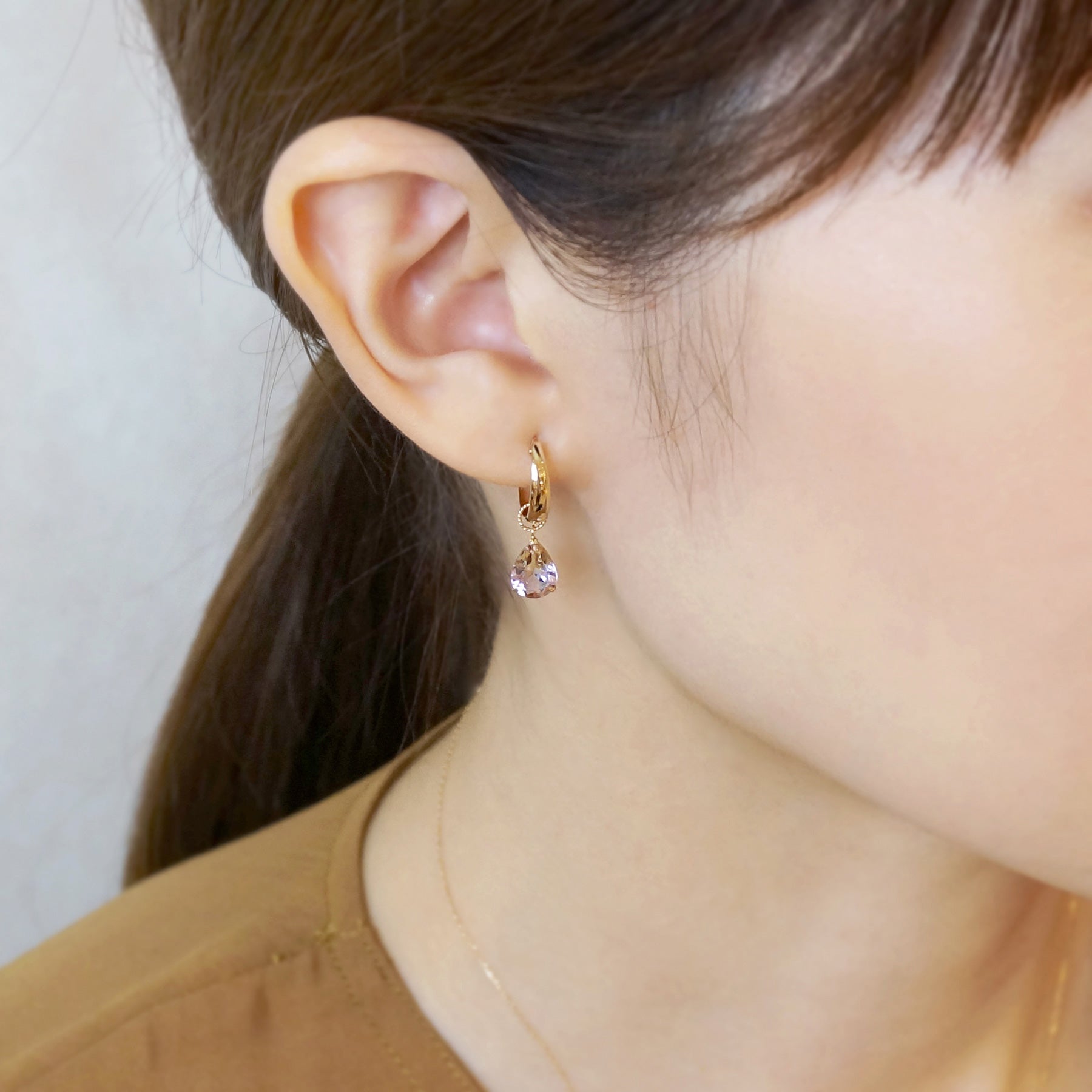 [Palette] 10K Yellow Gold Ametrine Drop Charms For Hoop Earrings - Model Image