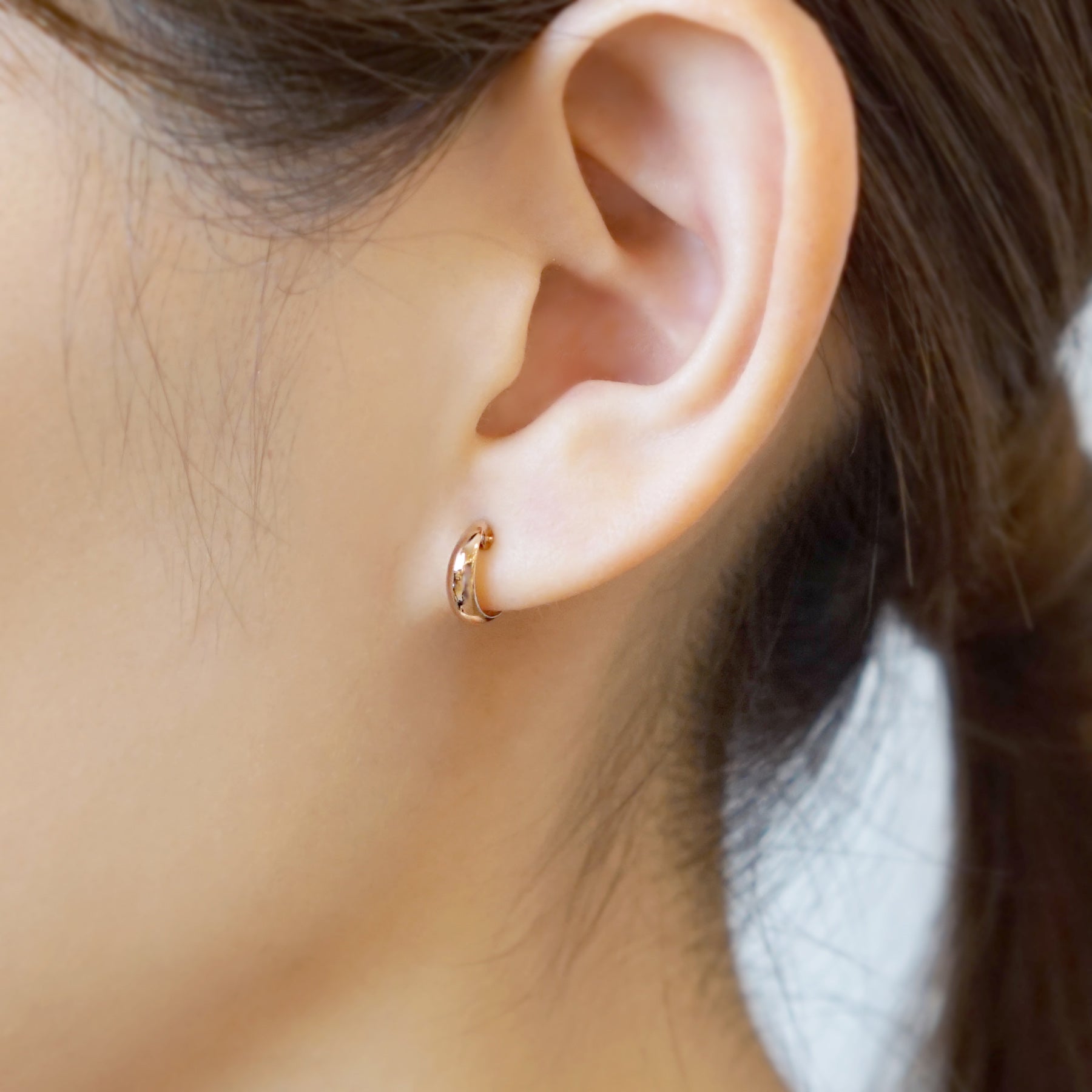 18K/10K Rose Gold Moon Design Hoop Mini Earrings - Model Image