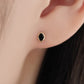 [Second Earrings] 18K Yellow Gold Onyx Earrings - Model Image