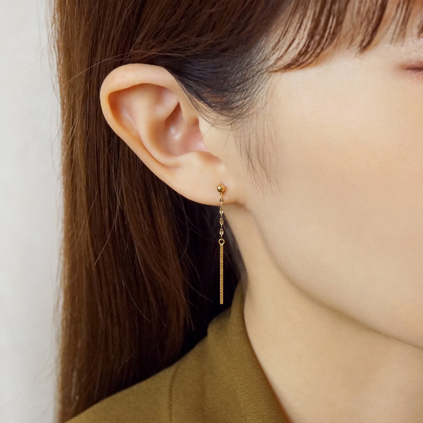 [Second Earrings] 18K Yellow Gold Mirror Ball Earrings - Model Image