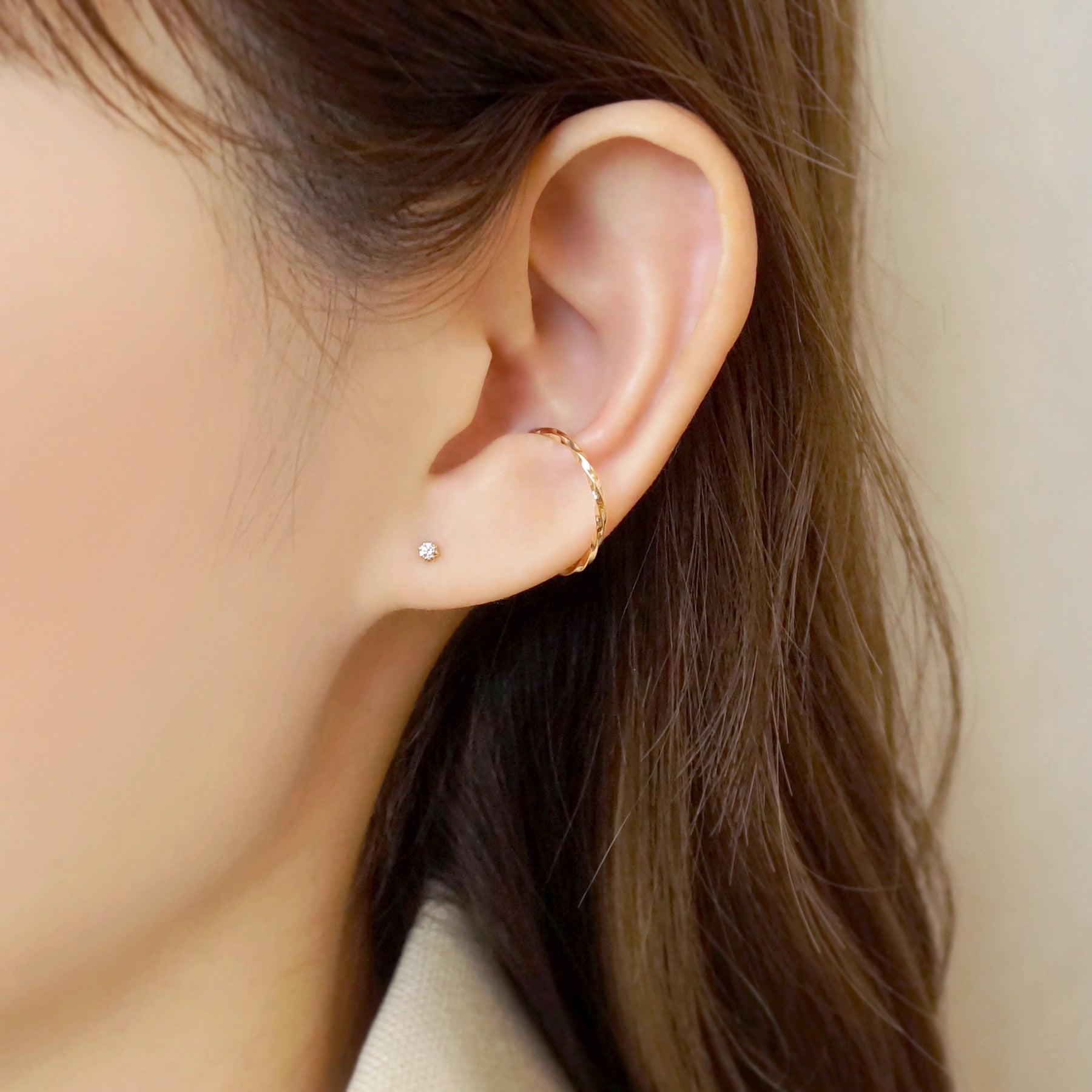 [Second Earrings] 18K Yellow Gold Diamond Single Earring - Model Image