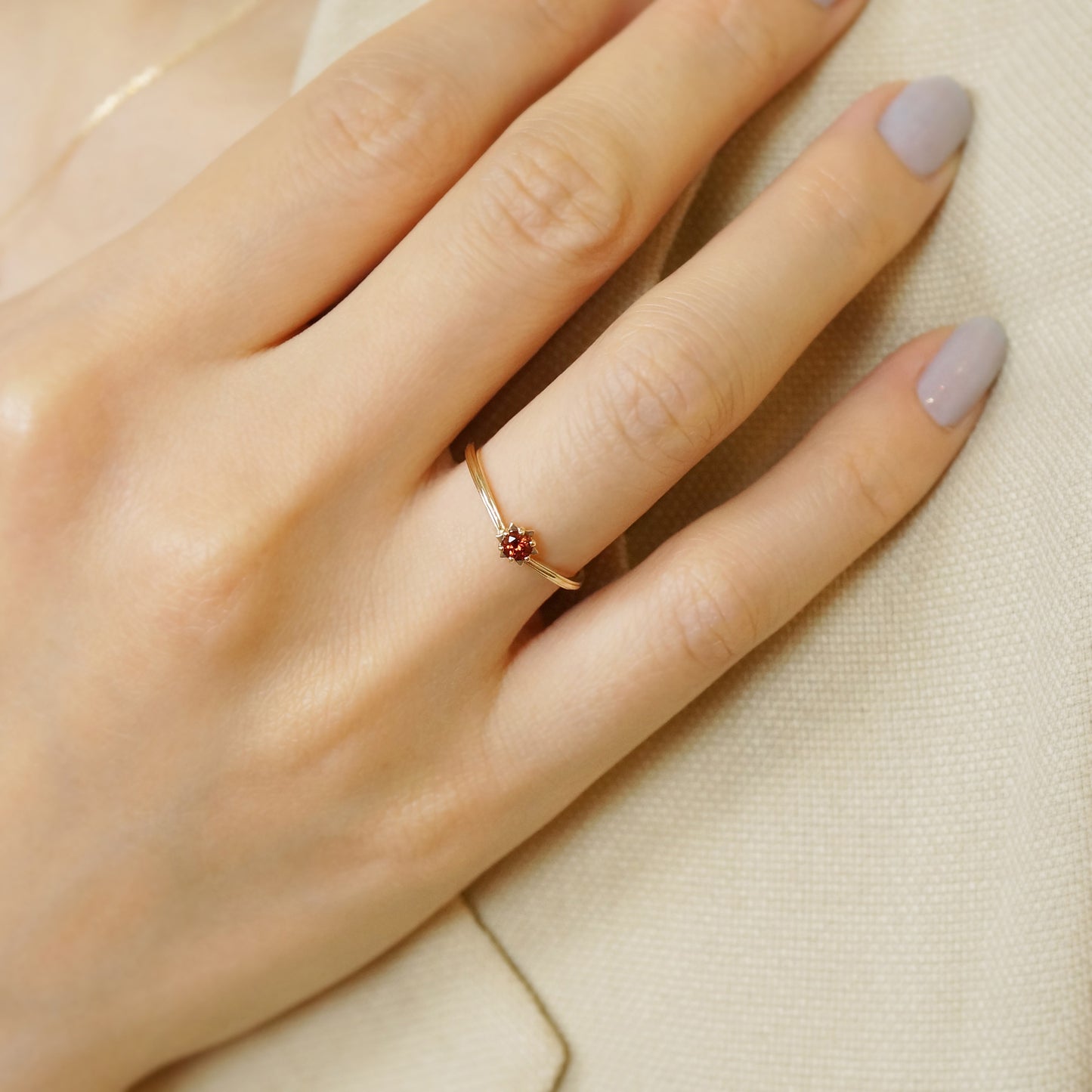 10K Yellow Gold Garnet Birthstone Ring [Starlet] - Model Image