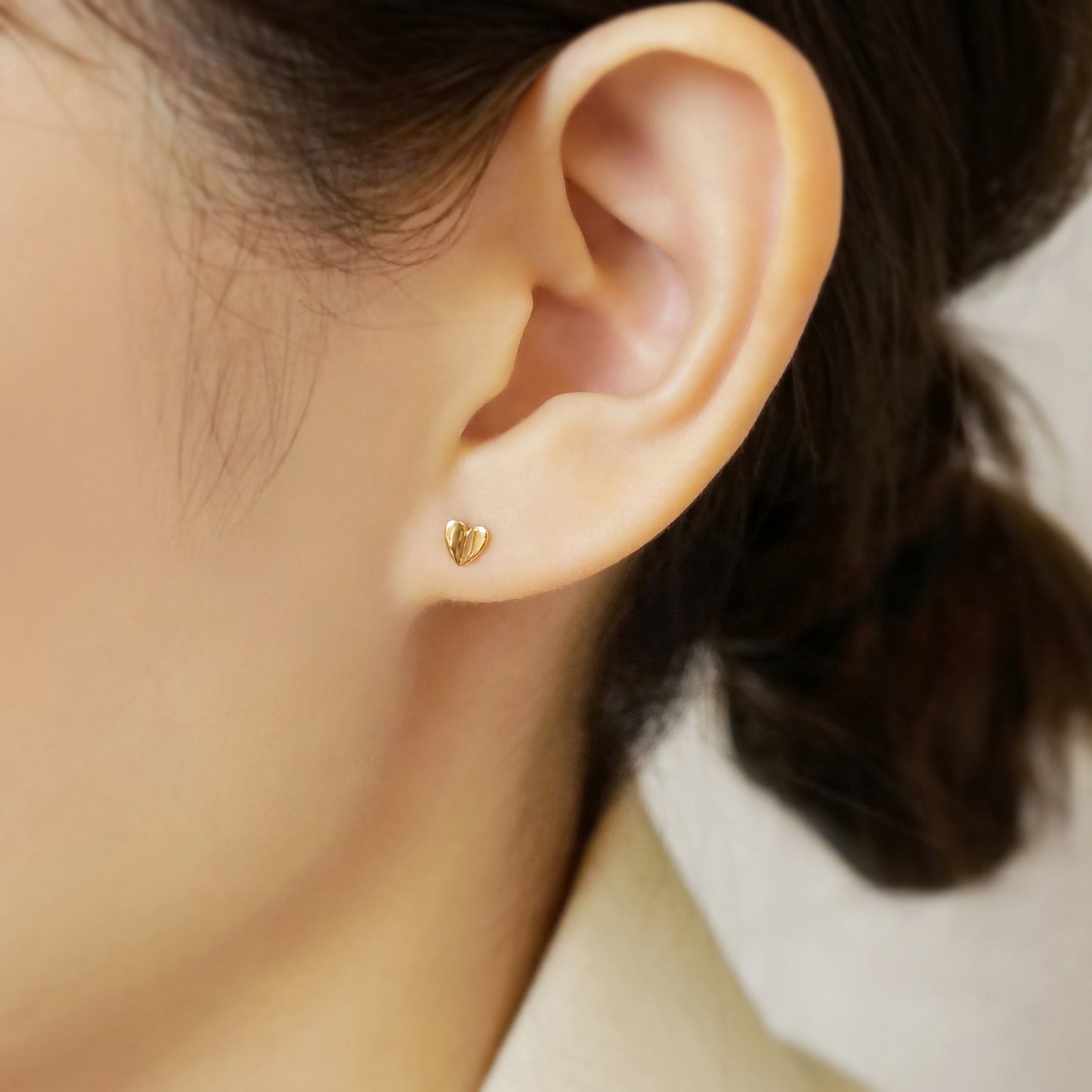 [Second Earrings] 18K Yellow Gold Heart Single Earring - Model Image