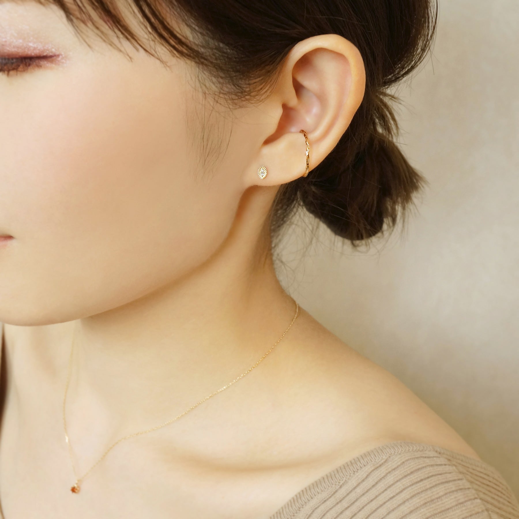 [Second Earrings] 18K Yellow Gold Diamond Marquise Single Earring - Model Image
