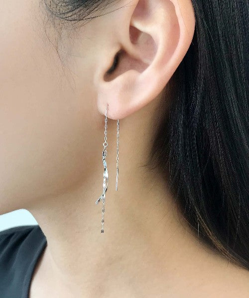 14K / 10K White Gold Twisted Long Threader Earrings - Model Image