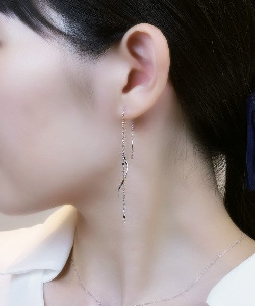 14K / 10K White Gold Twisted Long Threader Earrings - Model Image