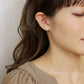 [GARDEN] 925 Sterling Silver / 10K Yellow Gold White Shell Raspberry Single Earring - Model Image