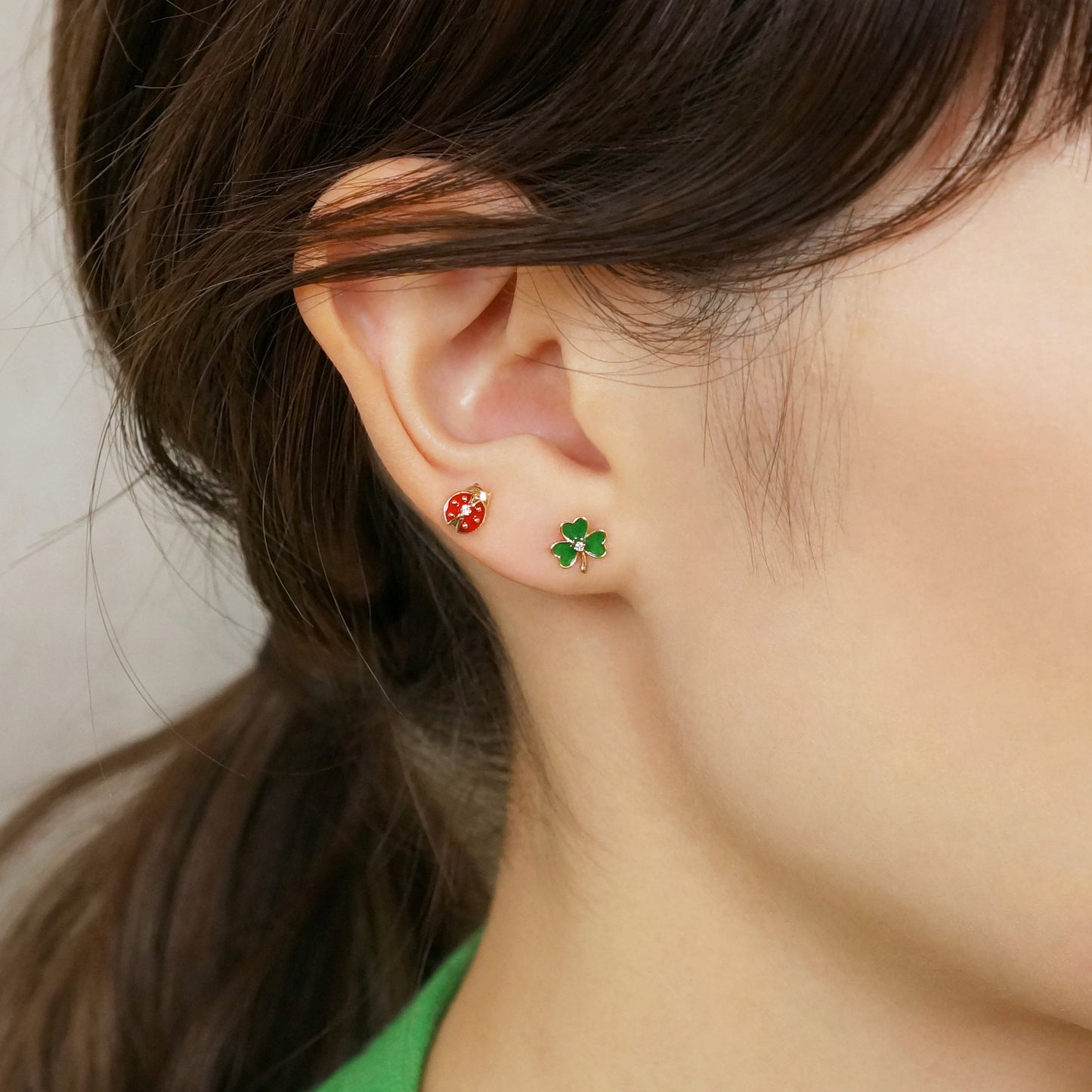 [GARDEN] 18K/10K Diamond Clover Single Earring (Yellow Gold) - Model Image