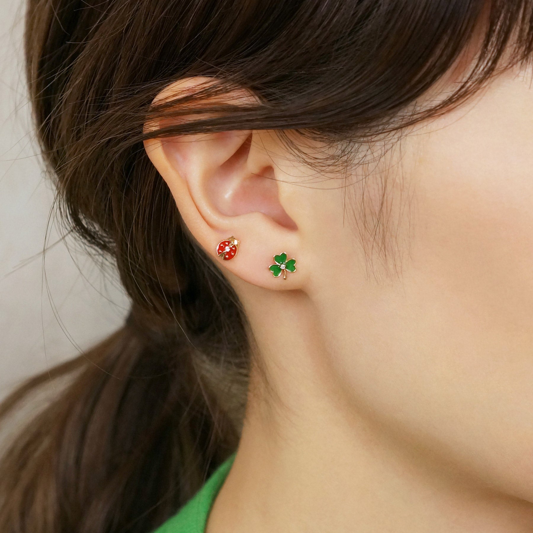 [GARDEN] 18K/10K Diamond Clover Single Earring (Yellow Gold) - Model Image