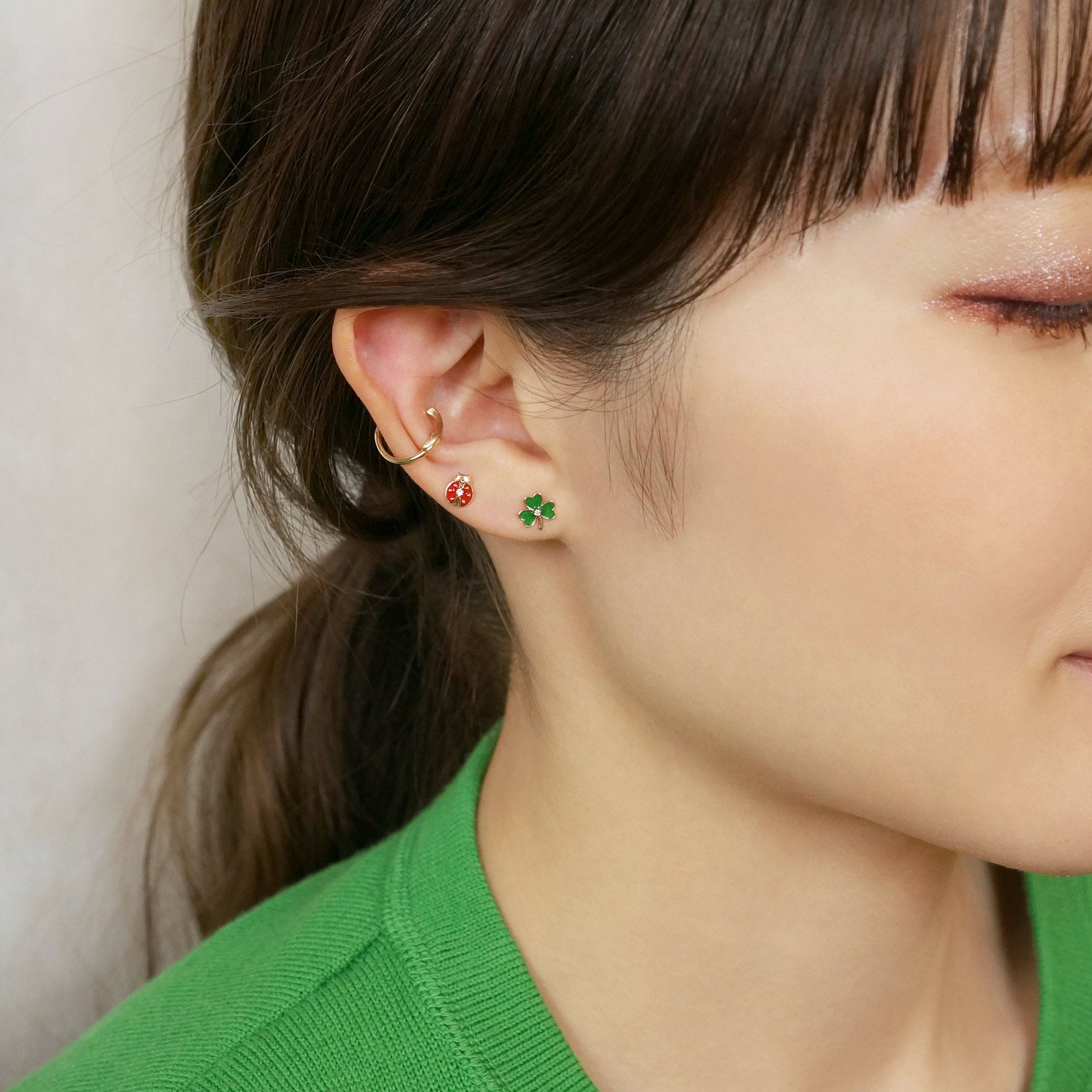 [GARDEN] 18K/10K Diamond Clover Single Earring (Yellow Gold) - Model Image