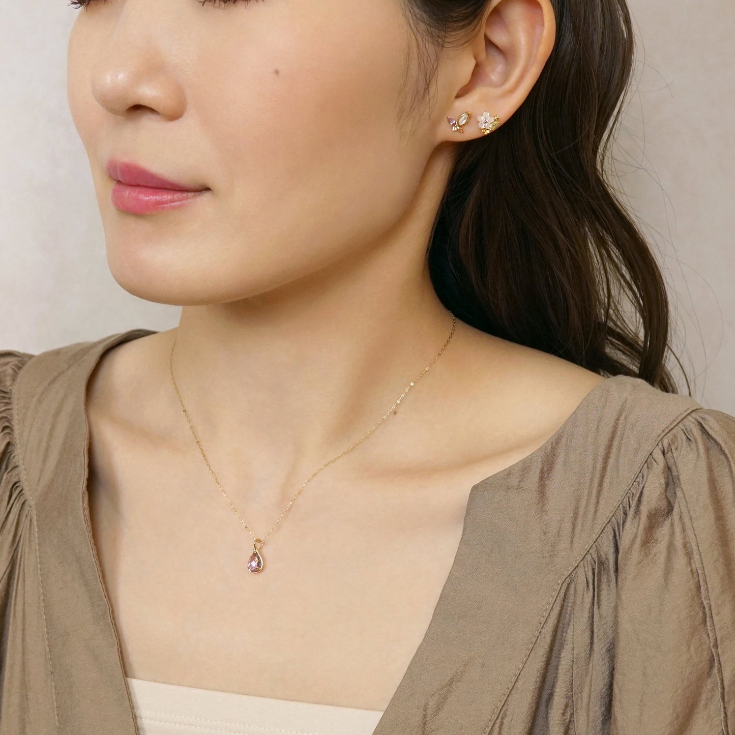 [GARDEN] 18K/10K Light Amethyst Butterfly Single Earring (Yellow Gold) - Model Image