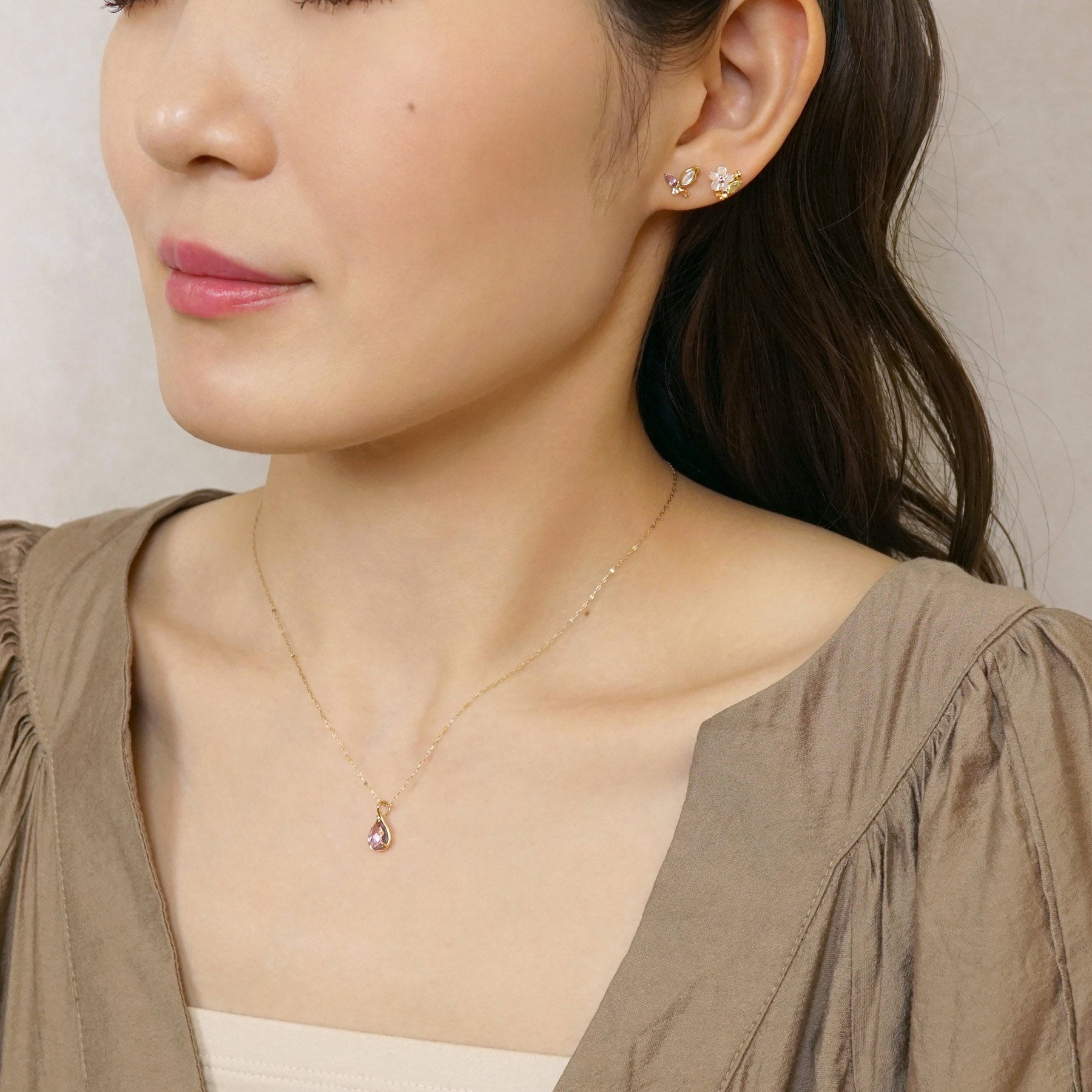 [GARDEN] 18K/10K Light Amethyst Butterfly Single Earring (Yellow Gold) - Model Image