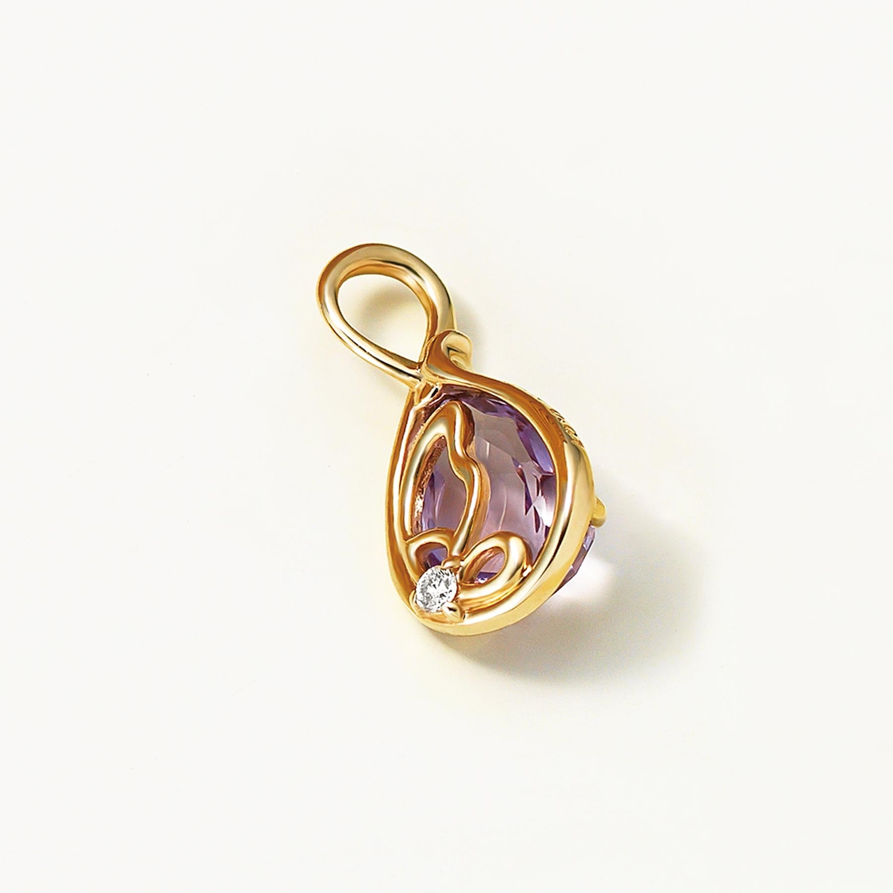 [GARDEN] 10K Light Amethyst Butterfly Necklace Charm (Yellow Gold) - Product Image