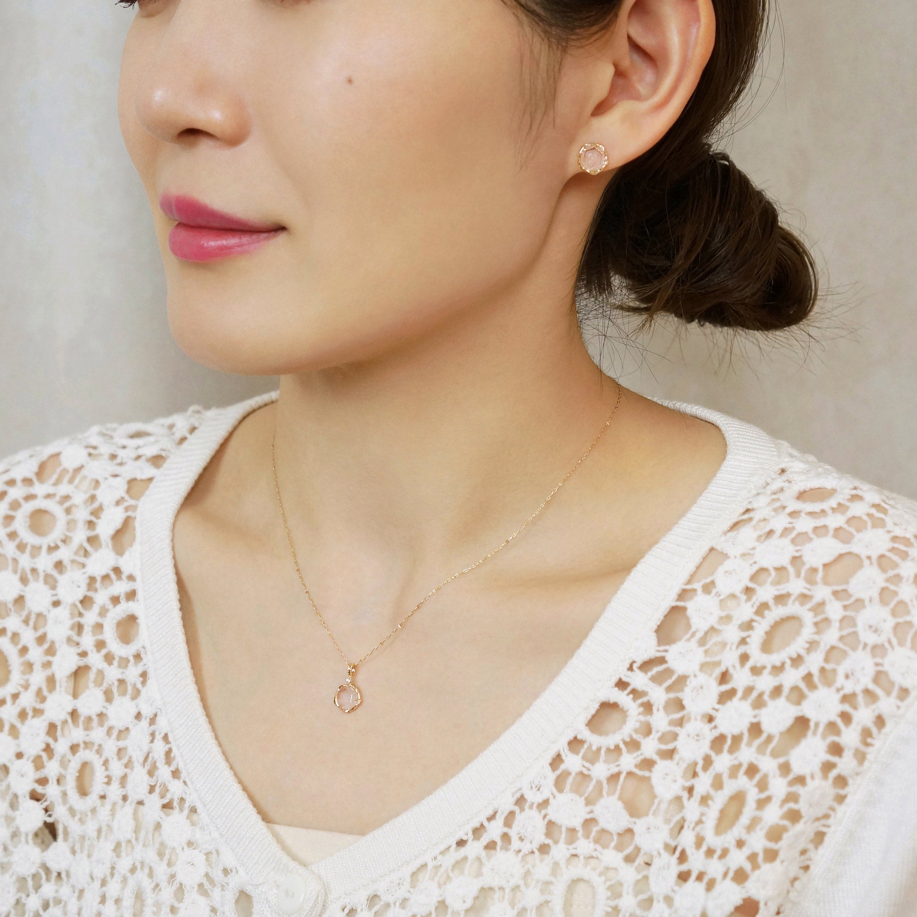 [GARDEN] 10K Rose Quartz Grace Rose Necklace Charm (Yellow Gold) - Model Image