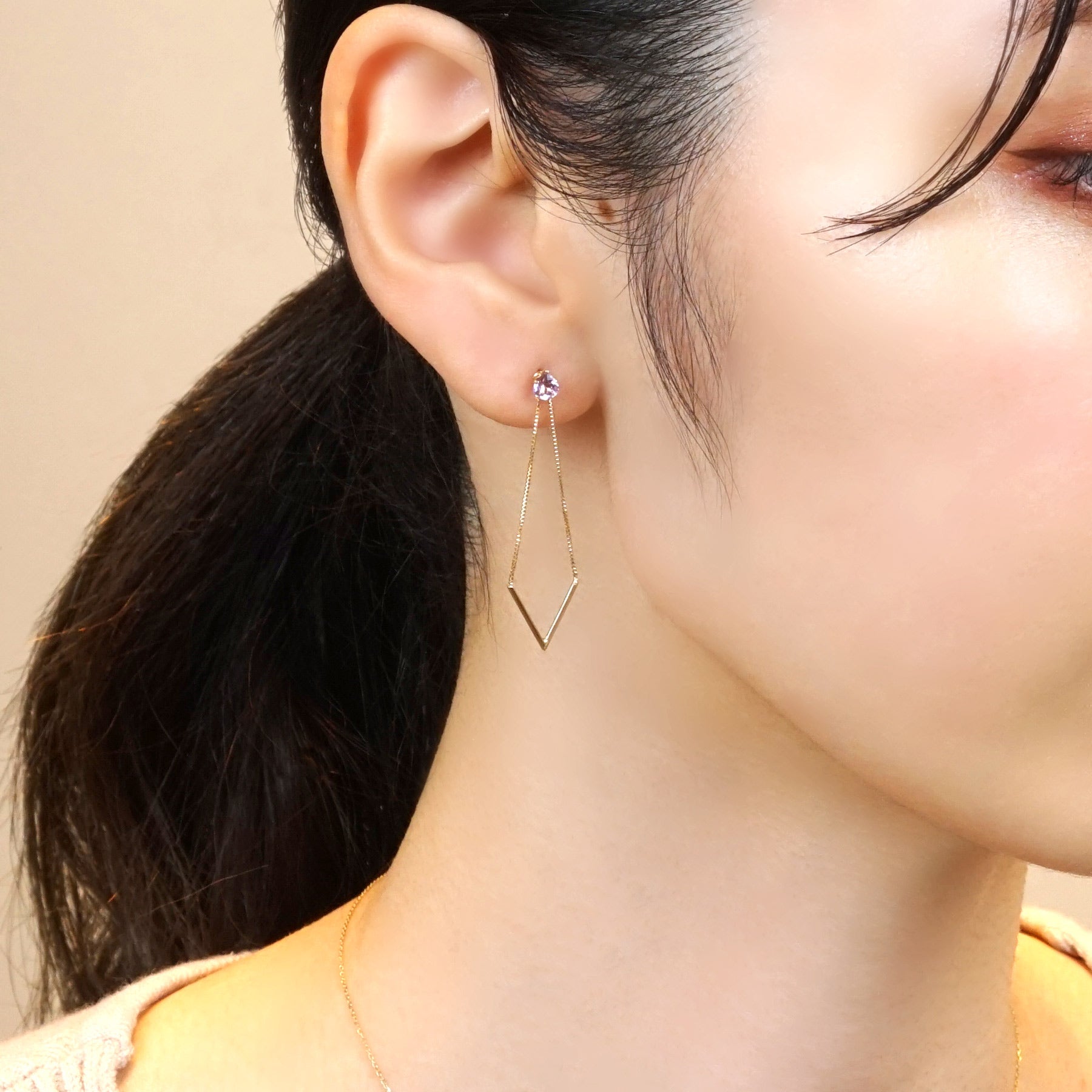 [Second Earrings] 18K Yellow Gold Amethyst Honey Drop Earrings - Model Image